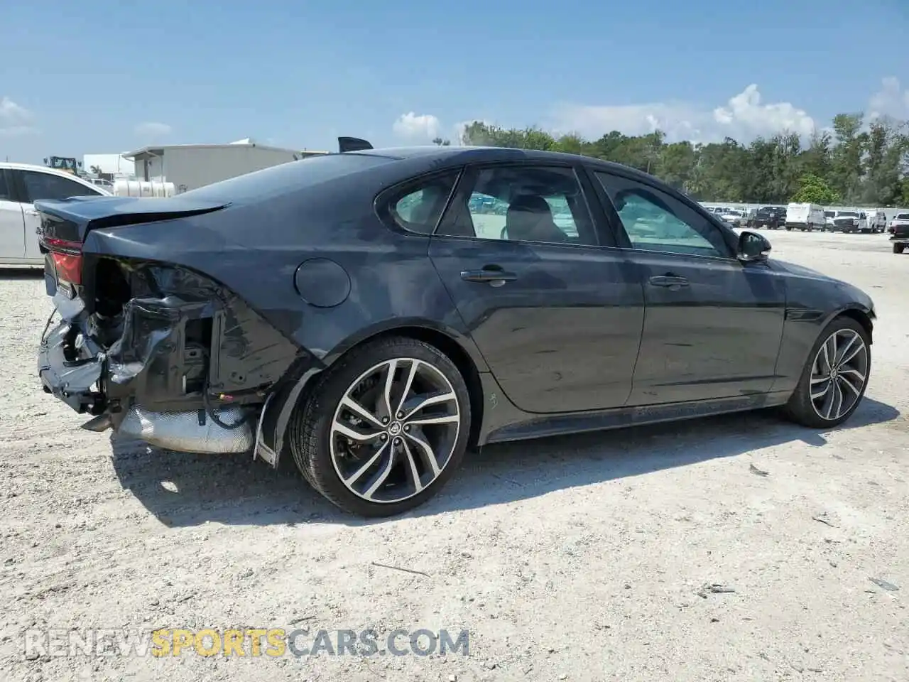 3 fotografías del automóvil dañado SAJB64FXXRCY94427 JAGUAR XF 2024
