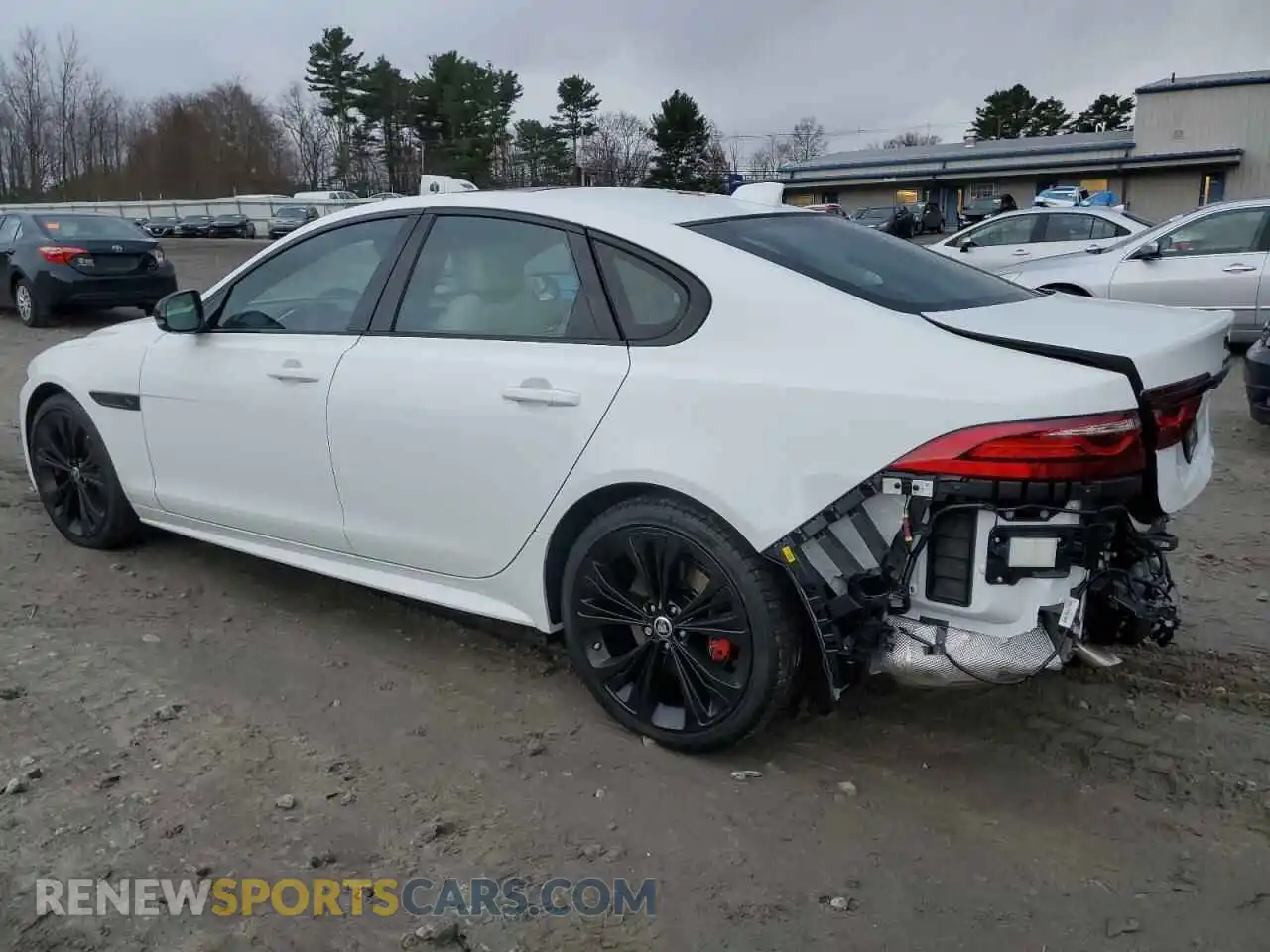 2 fotografías del automóvil dañado SAJBL4GX2RCY96275 JAGUAR XF 2024