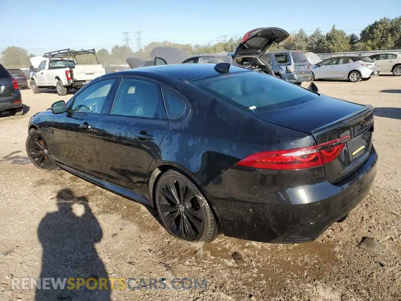2 fotografías del automóvil dañado SAJBL4GX4RCY94172 JAGUAR XF 2024