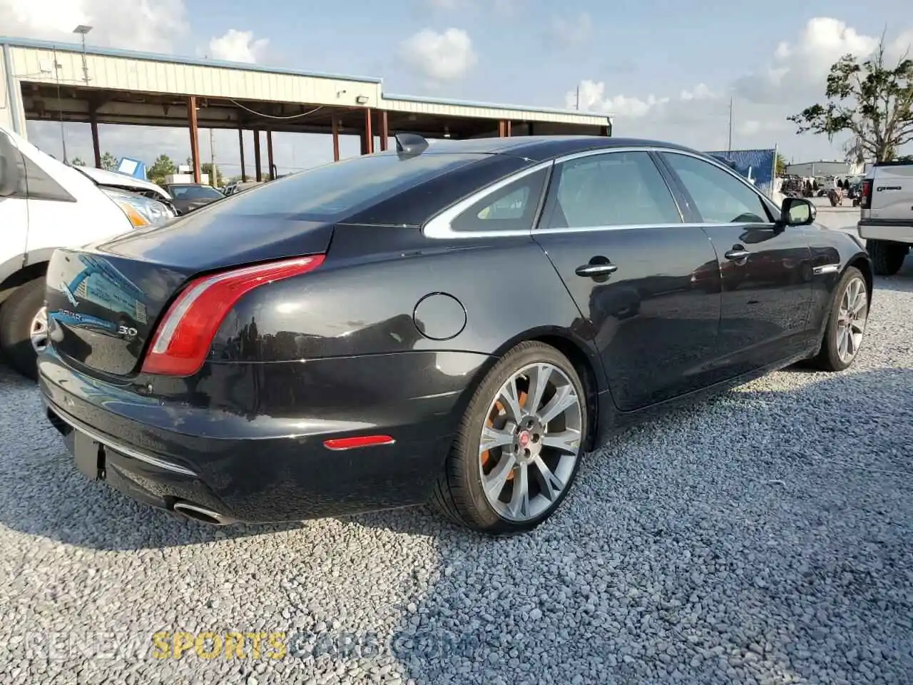 3 fotografías del automóvil dañado SAJWA2G75K8W19608 JAGUAR XJ 2019