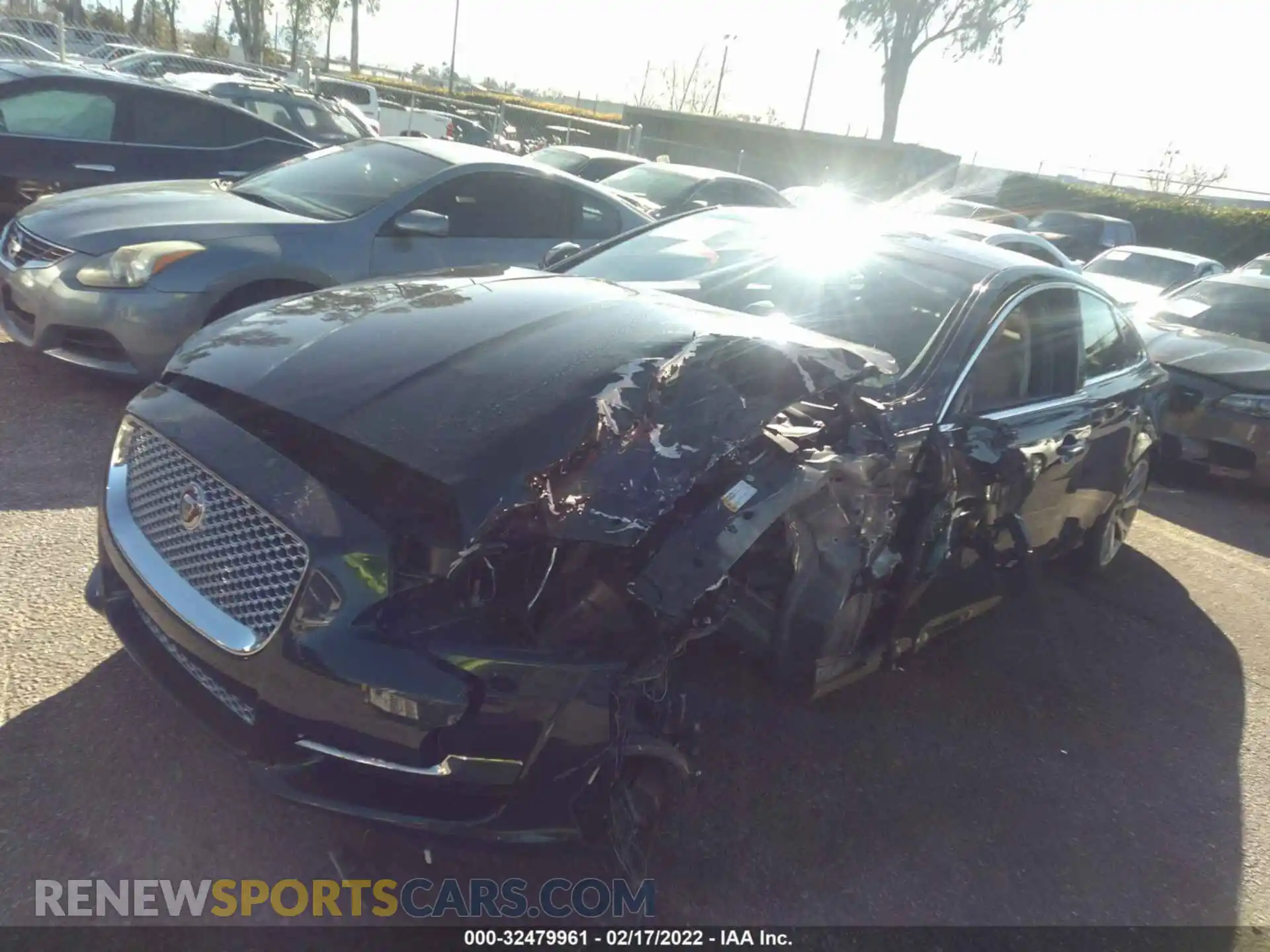 2 fotografías del automóvil dañado SAJWA2G79K8W19319 JAGUAR XJ 2019