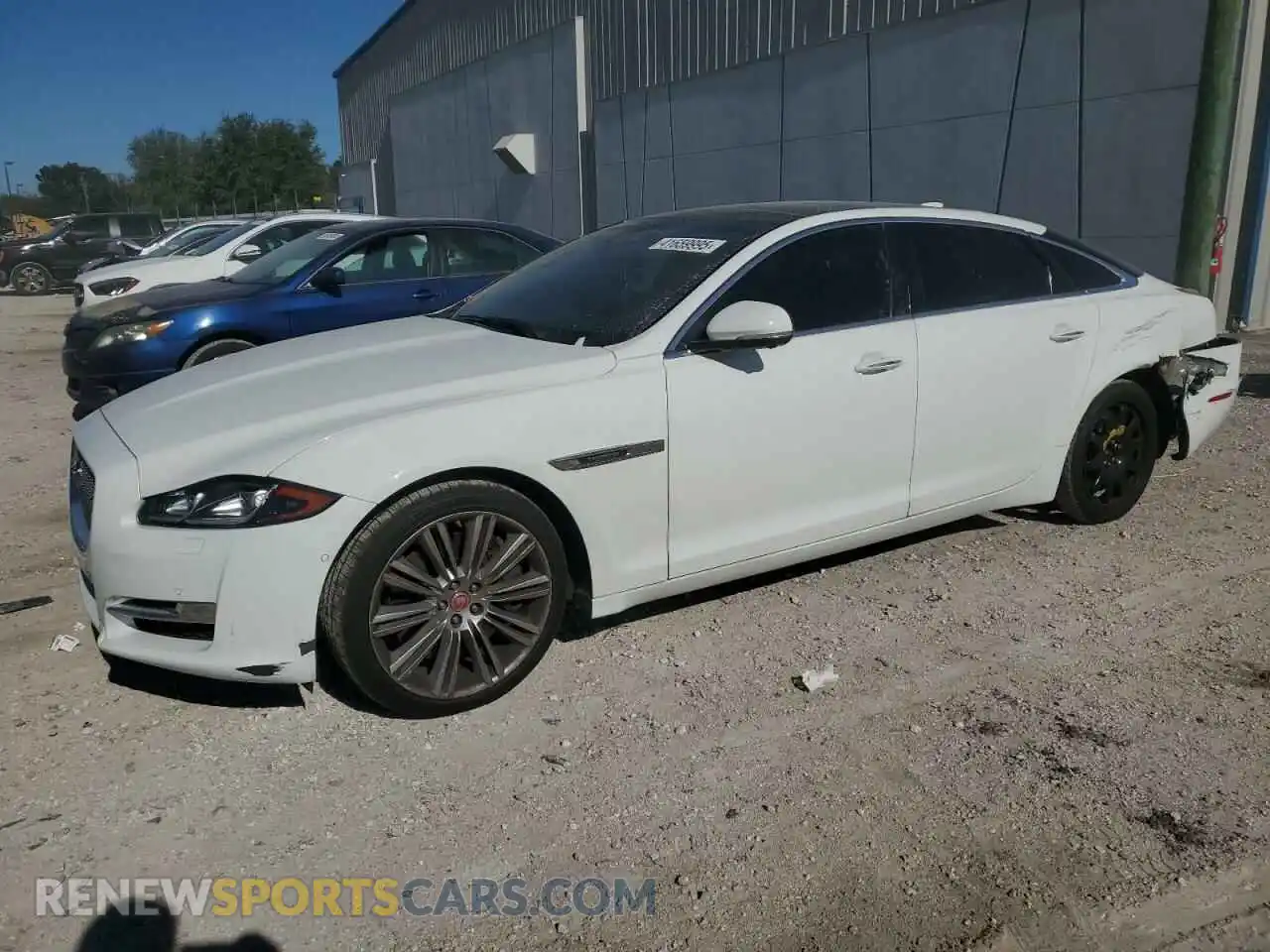 1 Фотография поврежденного автомобиля SAJWA2GEXKMW19190 JAGUAR XJ 2019