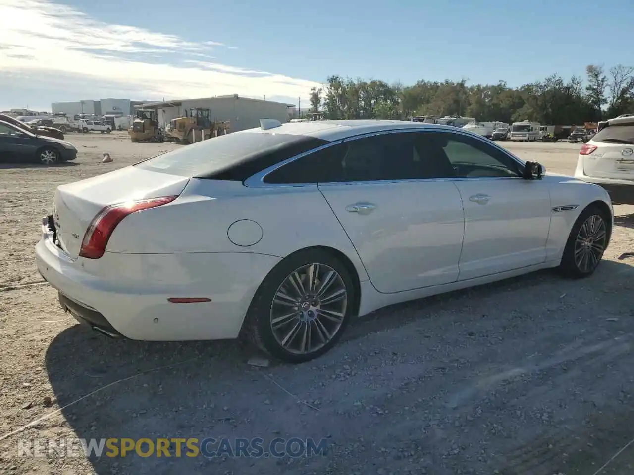 3 Фотография поврежденного автомобиля SAJWA2GEXKMW19190 JAGUAR XJ 2019