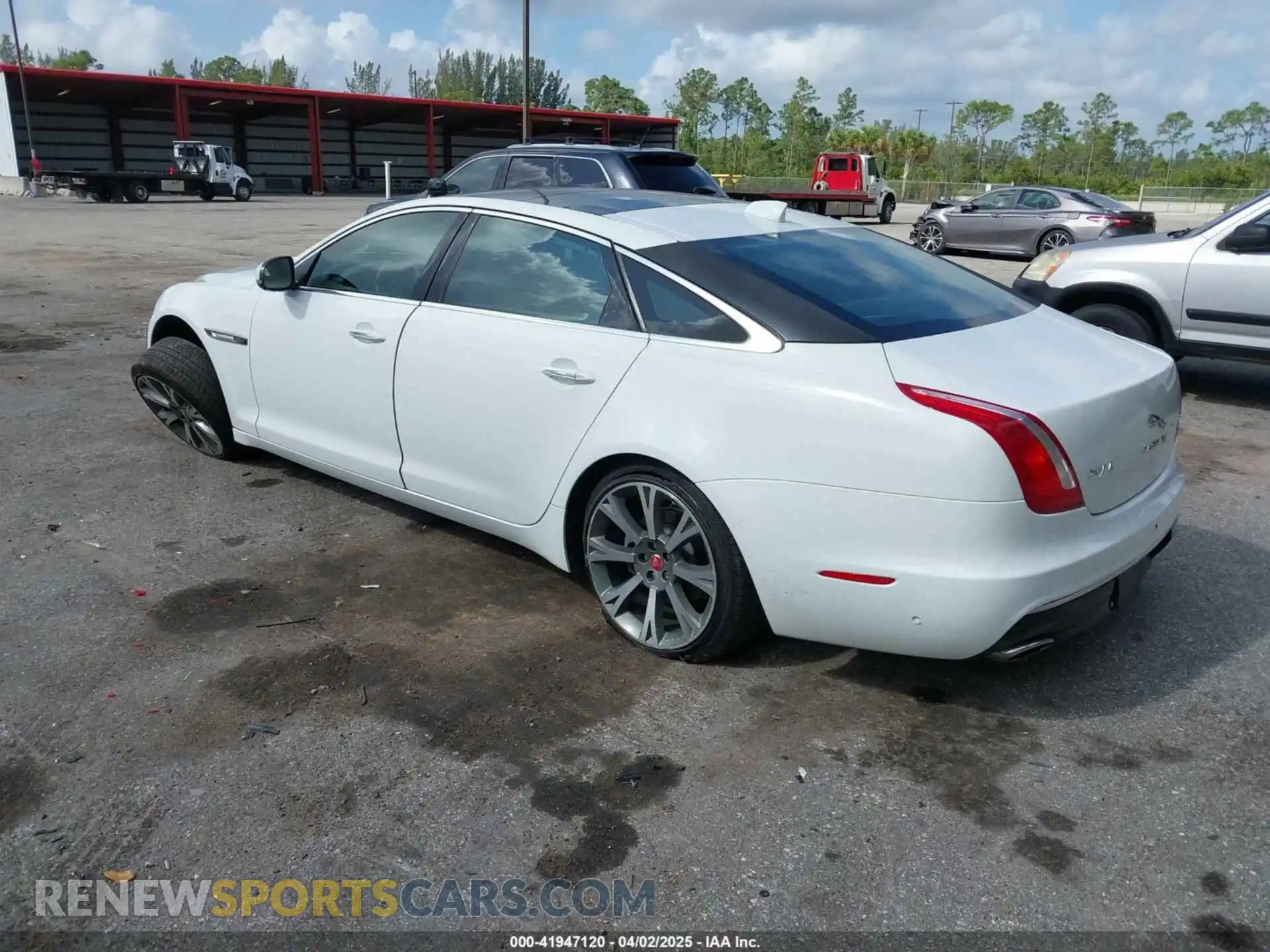 3 Photograph of a damaged car SAJWJ2GD4K8W19640 JAGUAR XJ 2019