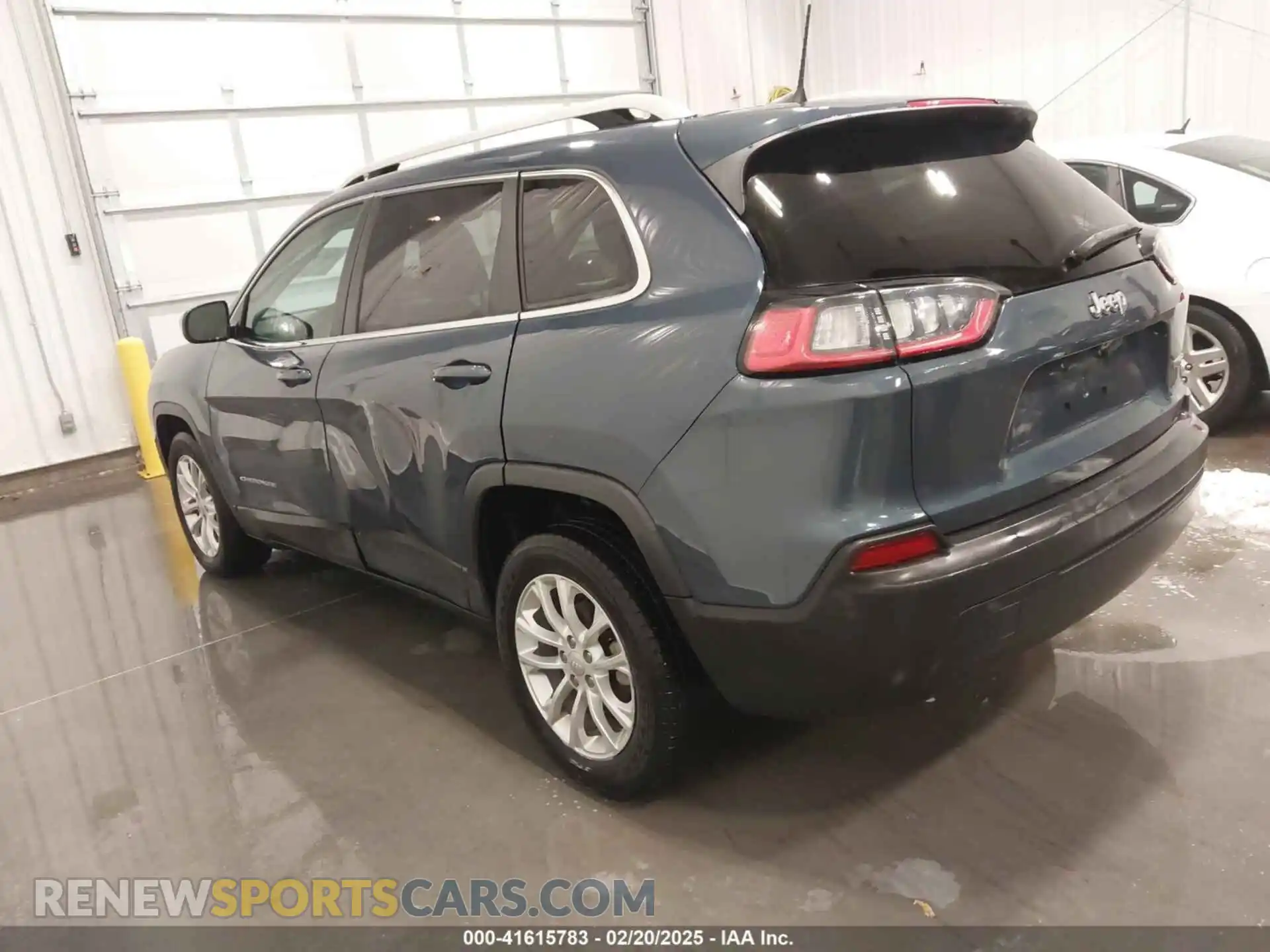 3 Photograph of a damaged car 1C4PJLCB0KD434554 JEEP CHEROKEE 2019