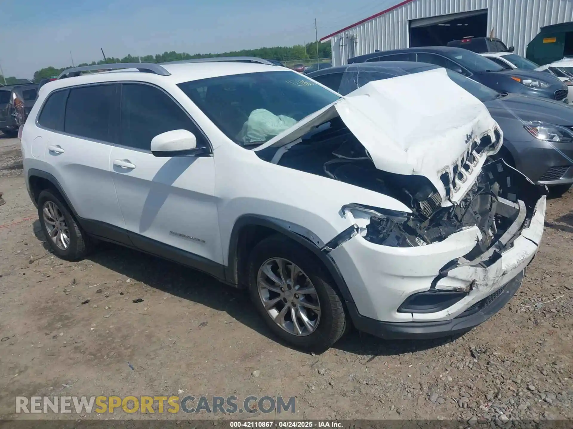 1 Photograph of a damaged car 1C4PJLCB2KD340580 JEEP CHEROKEE 2019