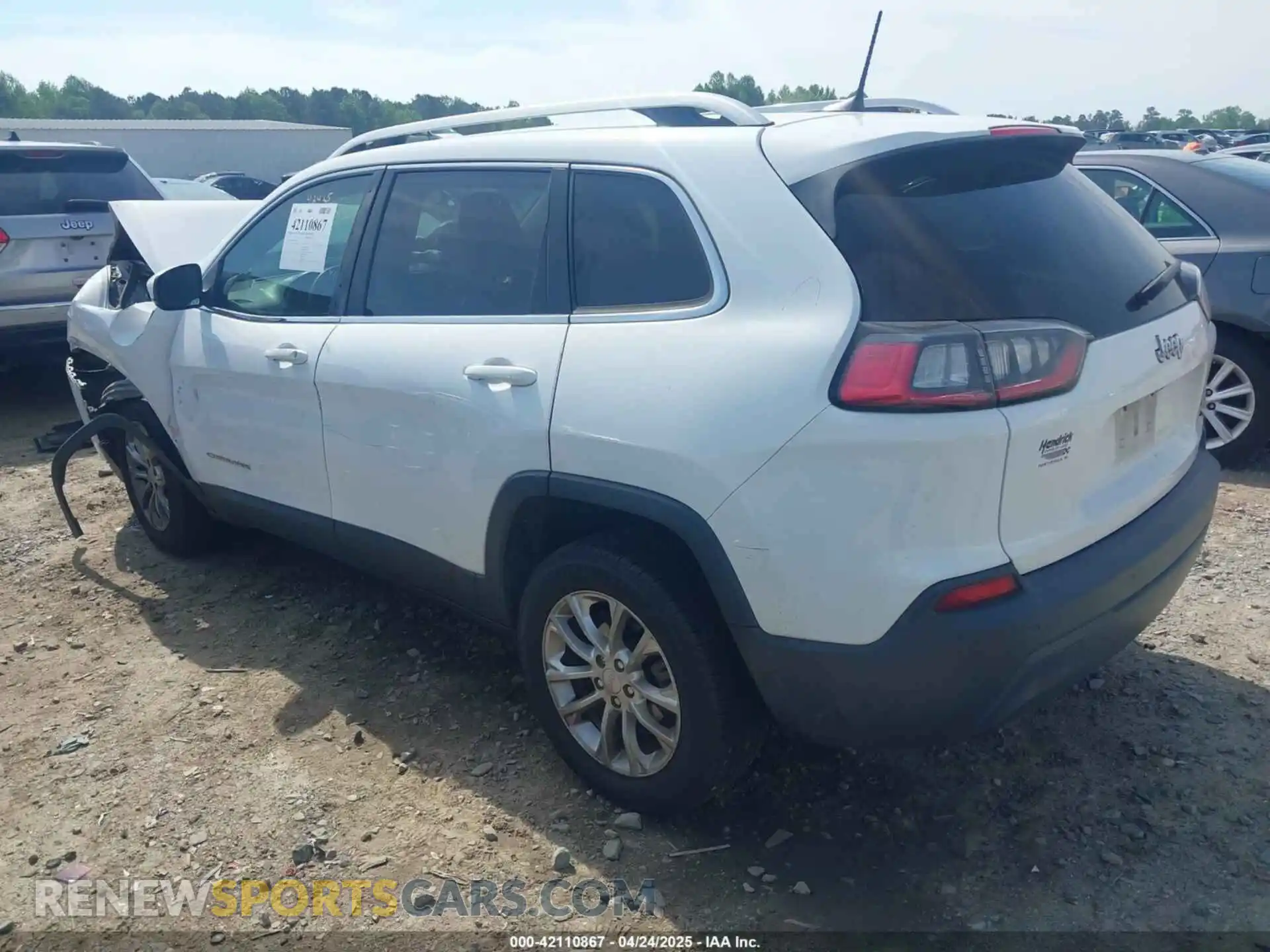 3 Photograph of a damaged car 1C4PJLCB2KD340580 JEEP CHEROKEE 2019