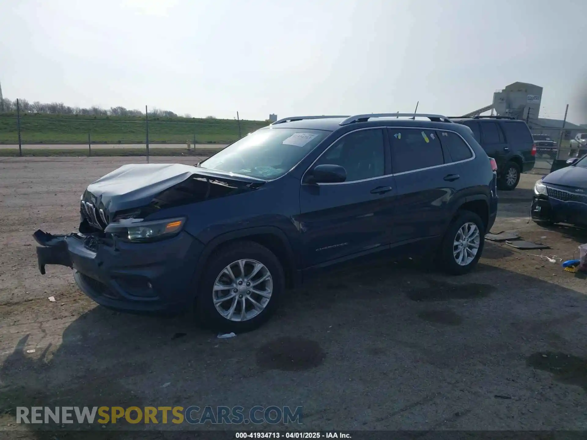 2 Photograph of a damaged car 1C4PJLCB2KD403788 JEEP CHEROKEE 2019