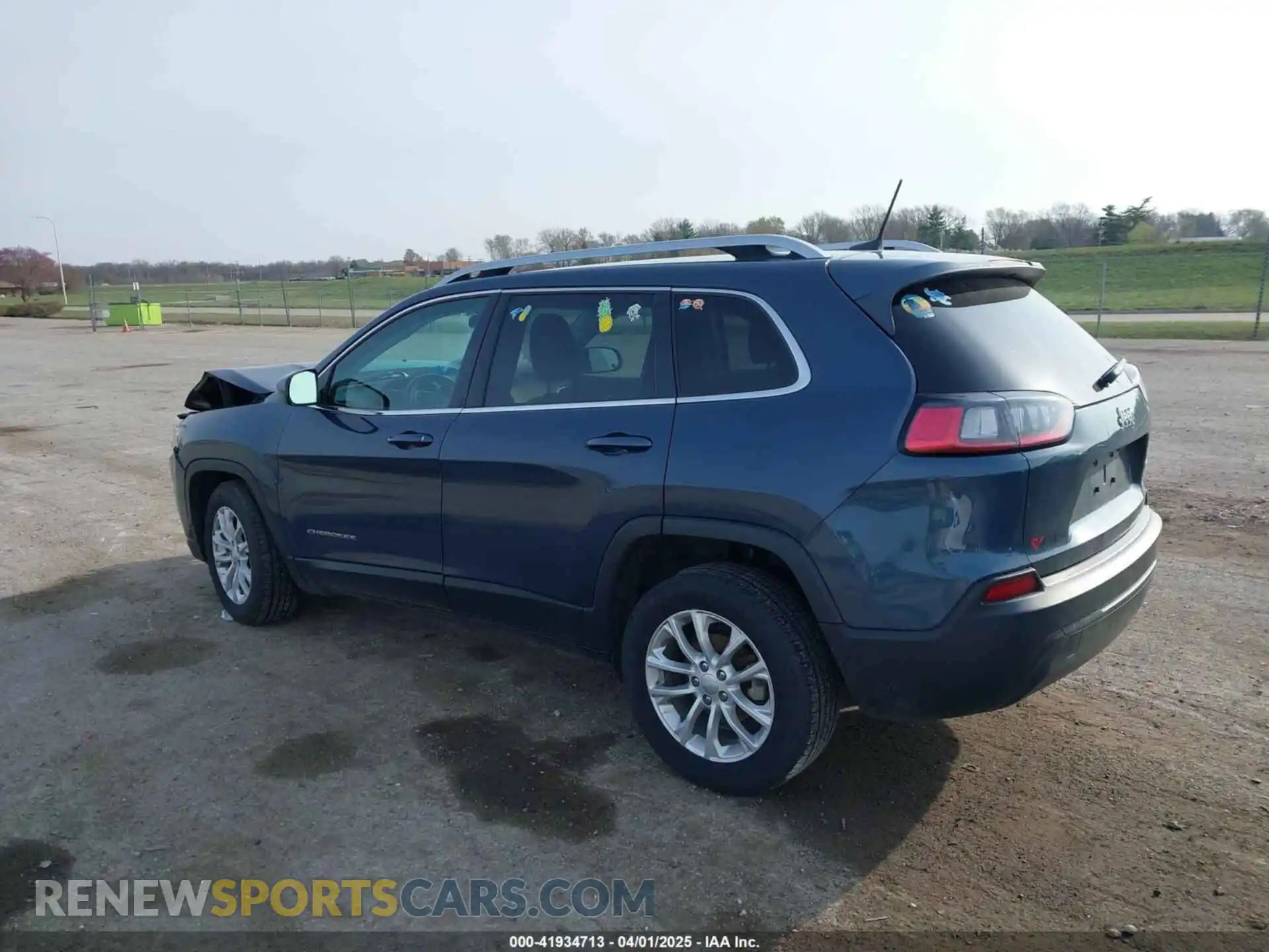 3 Photograph of a damaged car 1C4PJLCB2KD403788 JEEP CHEROKEE 2019