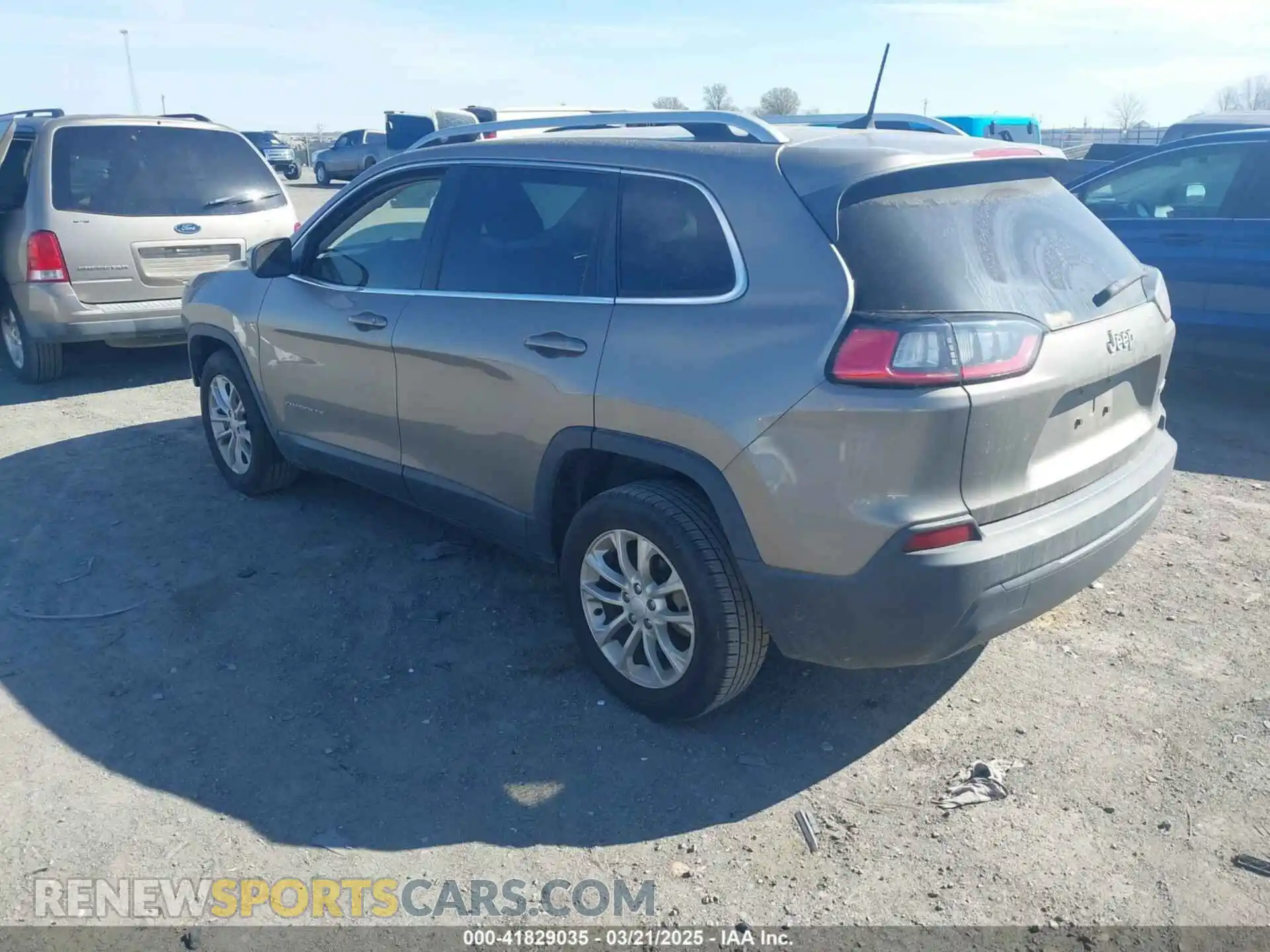 3 Photograph of a damaged car 1C4PJLCB4KD175809 JEEP CHEROKEE 2019