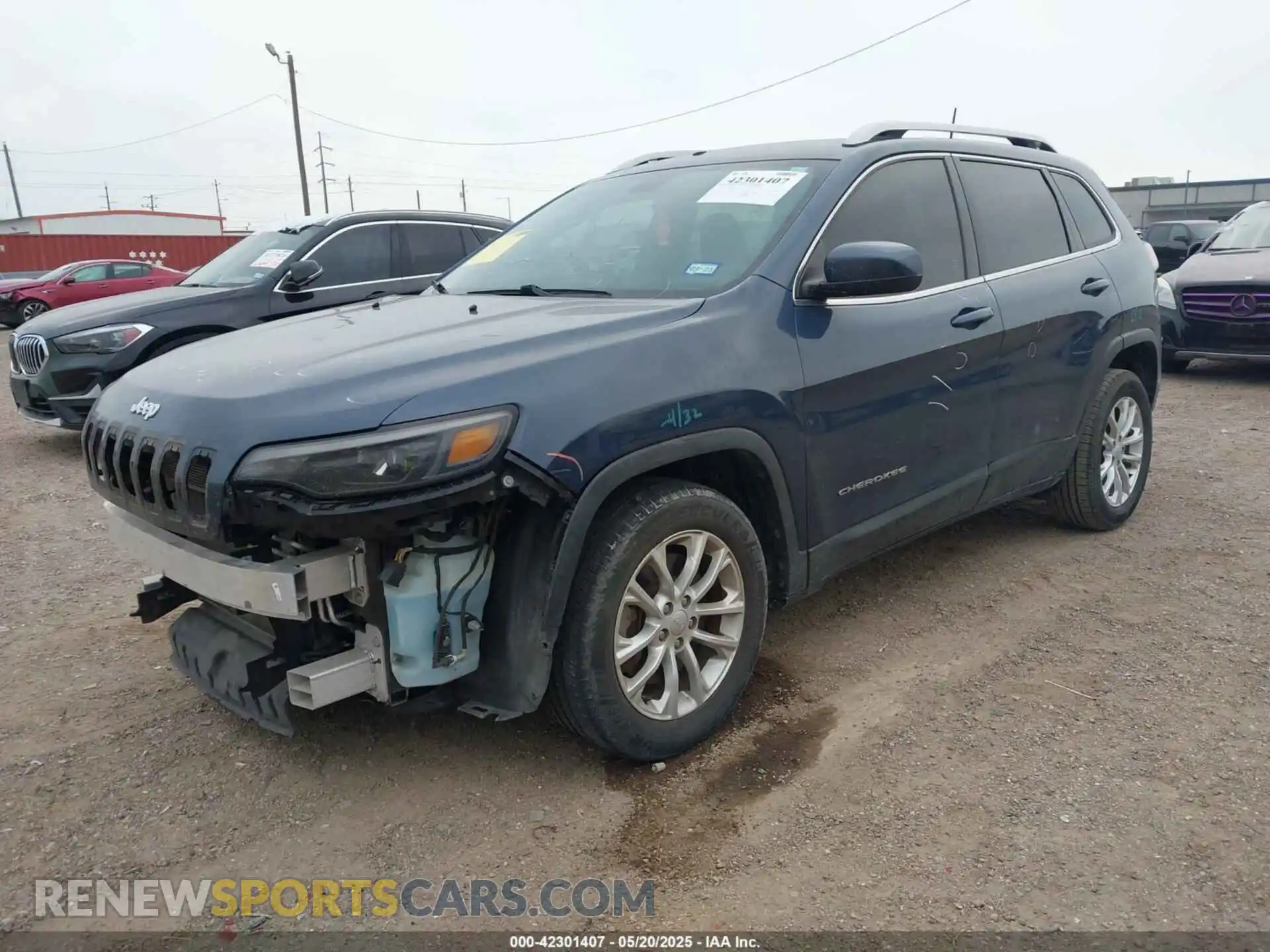 2 Photograph of a damaged car 1C4PJLCB6KD466795 JEEP CHEROKEE 2019