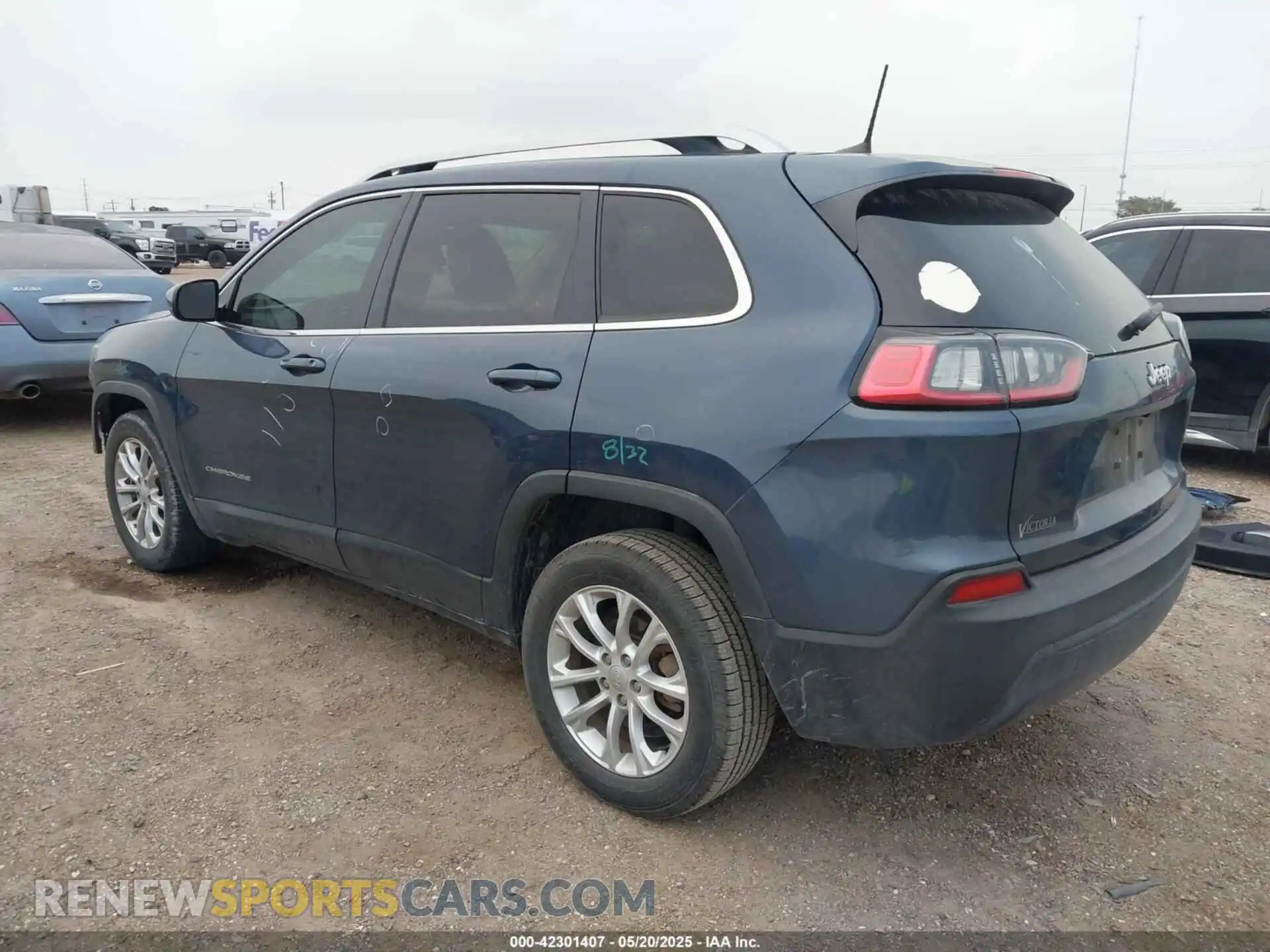 3 Photograph of a damaged car 1C4PJLCB6KD466795 JEEP CHEROKEE 2019