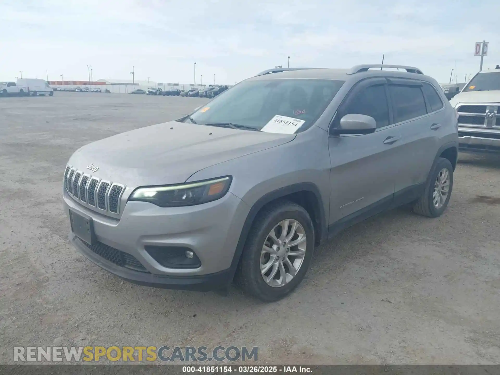 2 Photograph of a damaged car 1C4PJLCB8KD366438 JEEP CHEROKEE 2019