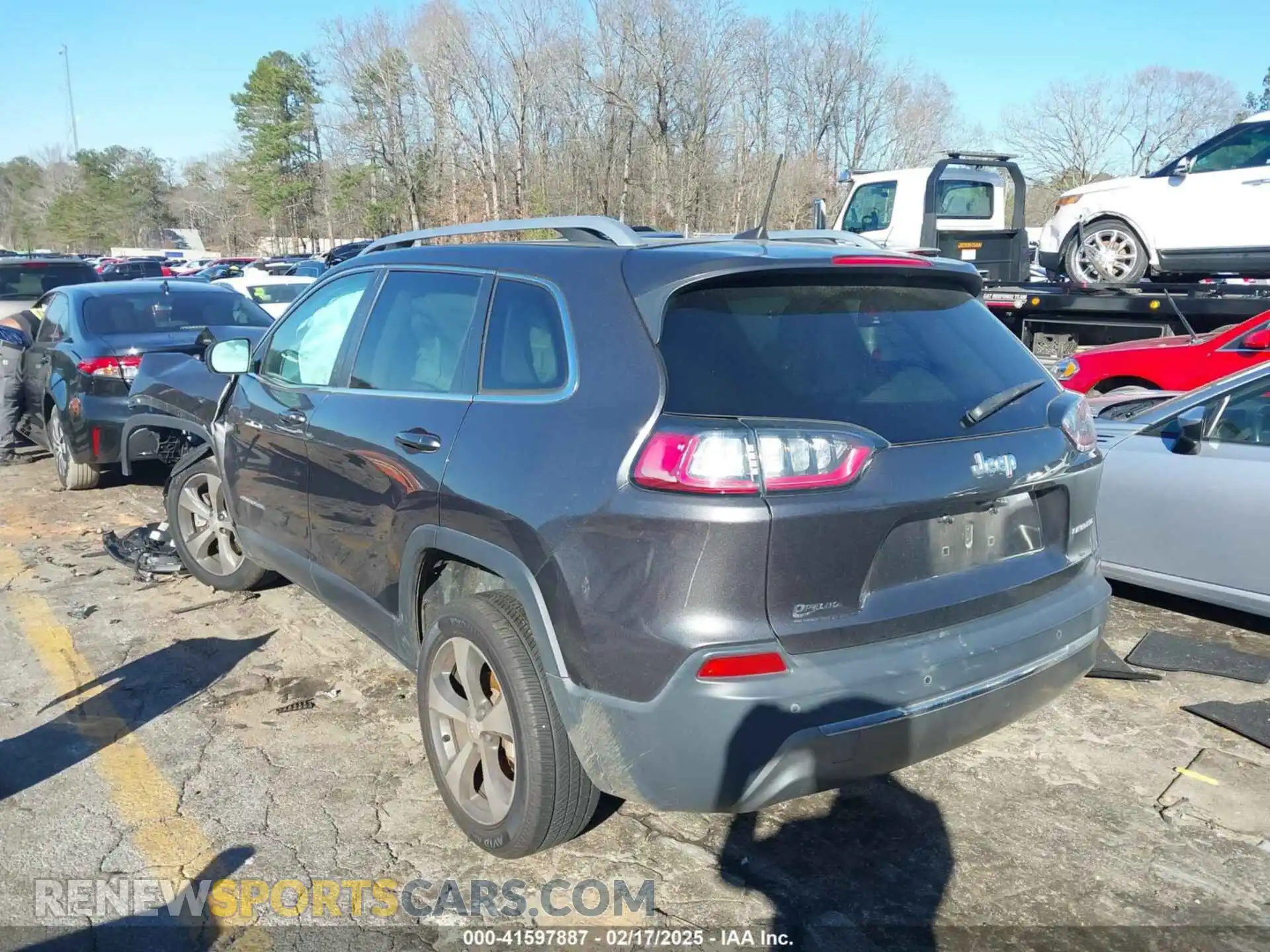 3 Photograph of a damaged car 1C4PJLDB2KD143844 JEEP CHEROKEE 2019