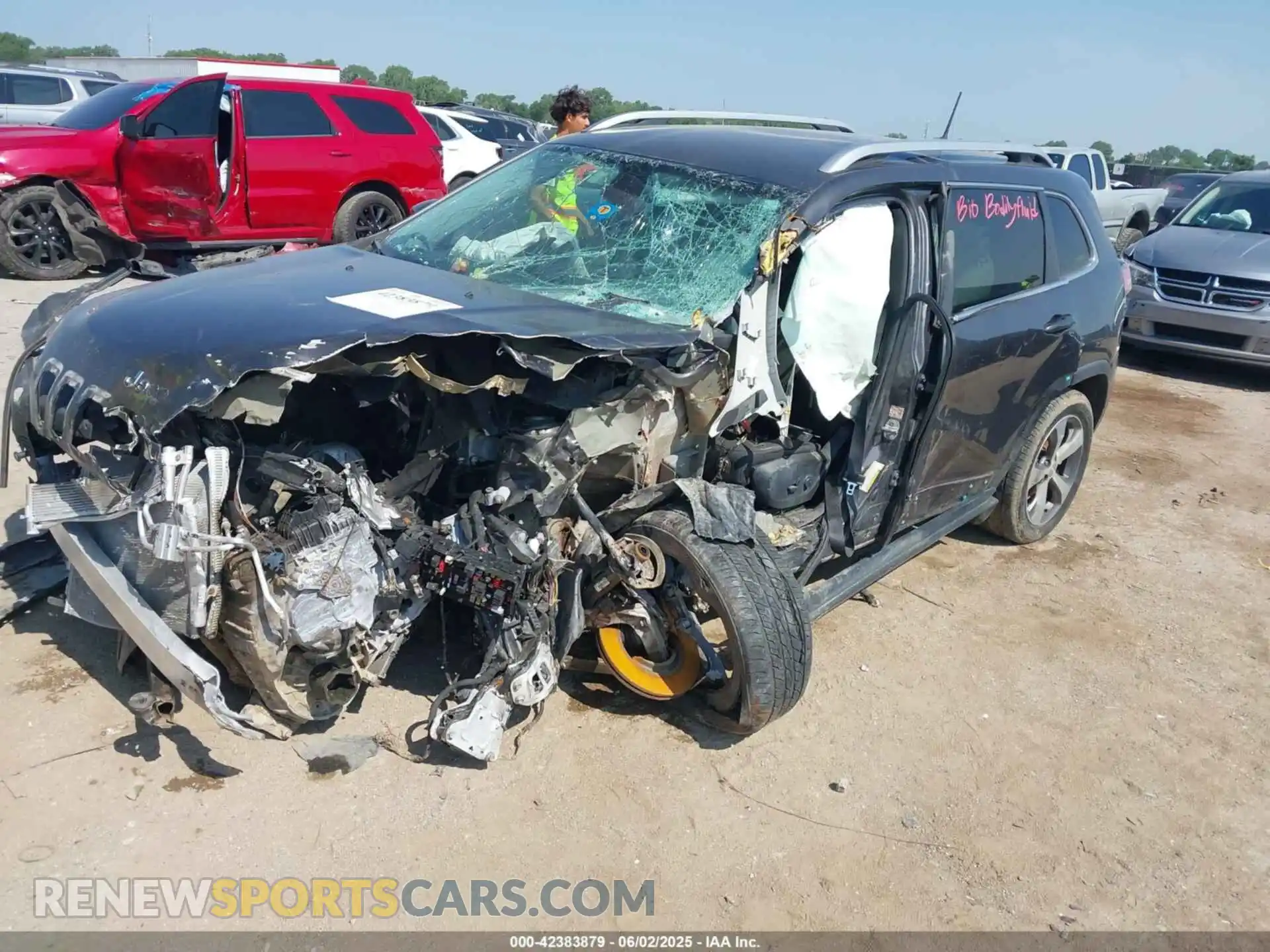2 fotografías del automóvil dañado 1C4PJLDB2KD433890 JEEP CHEROKEE 2019