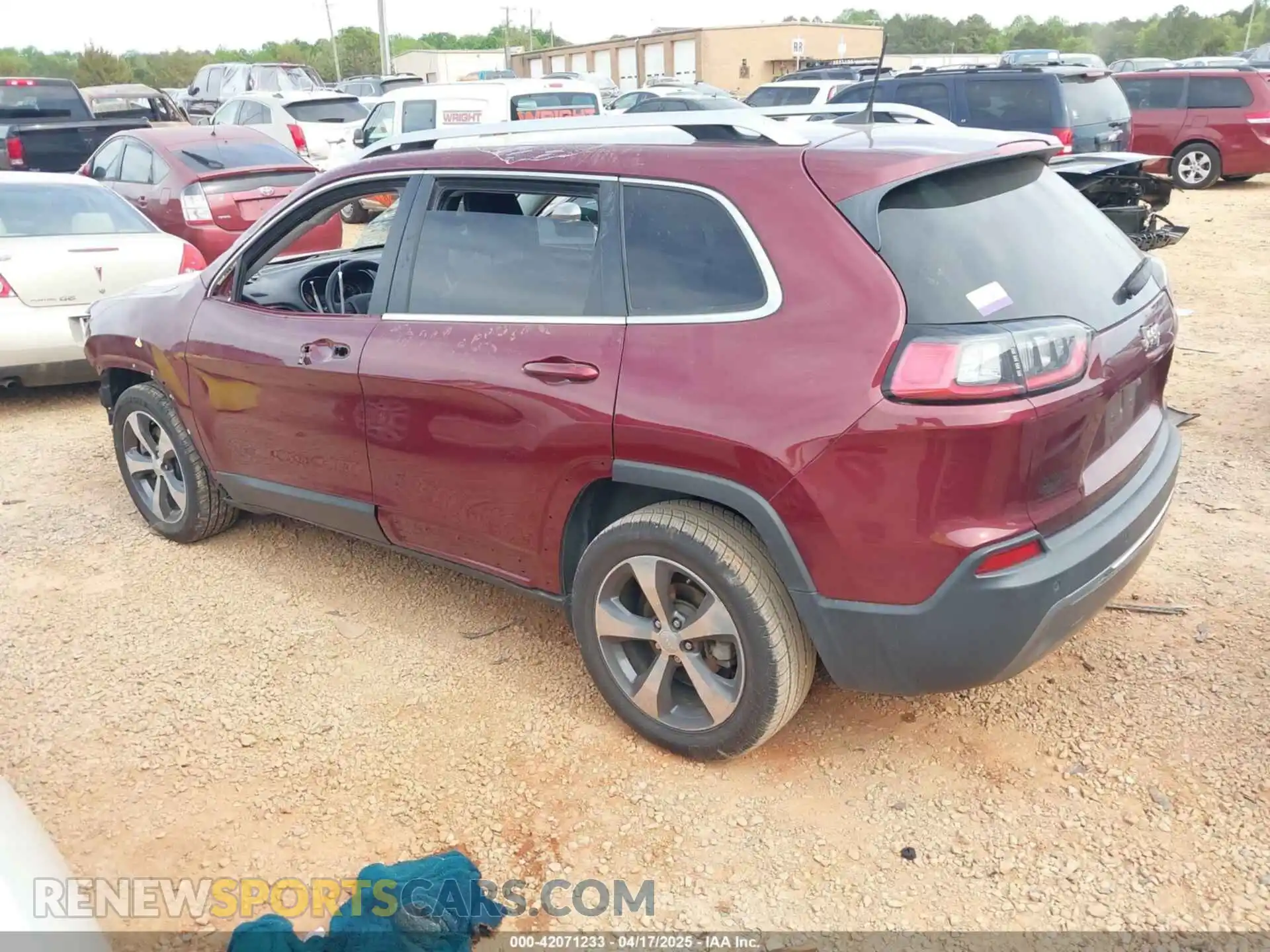 3 Photograph of a damaged car 1C4PJLDB3KD266665 JEEP CHEROKEE 2019