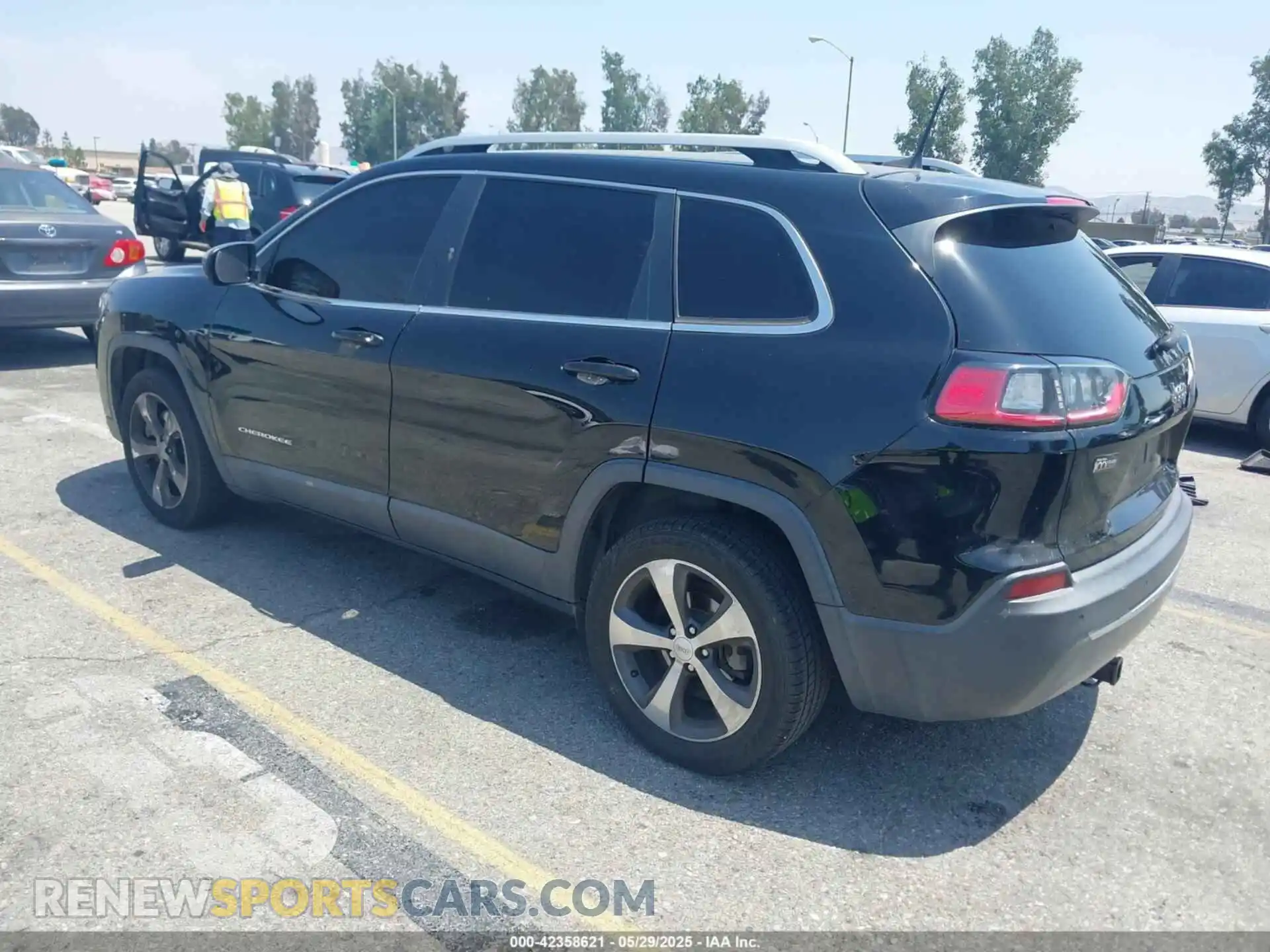 3 Photograph of a damaged car 1C4PJLDB3KD415866 JEEP CHEROKEE 2019