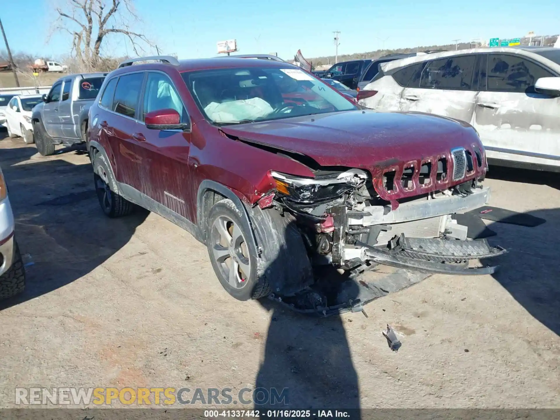 1 Photograph of a damaged car 1C4PJLDB5KD185344 JEEP CHEROKEE 2019