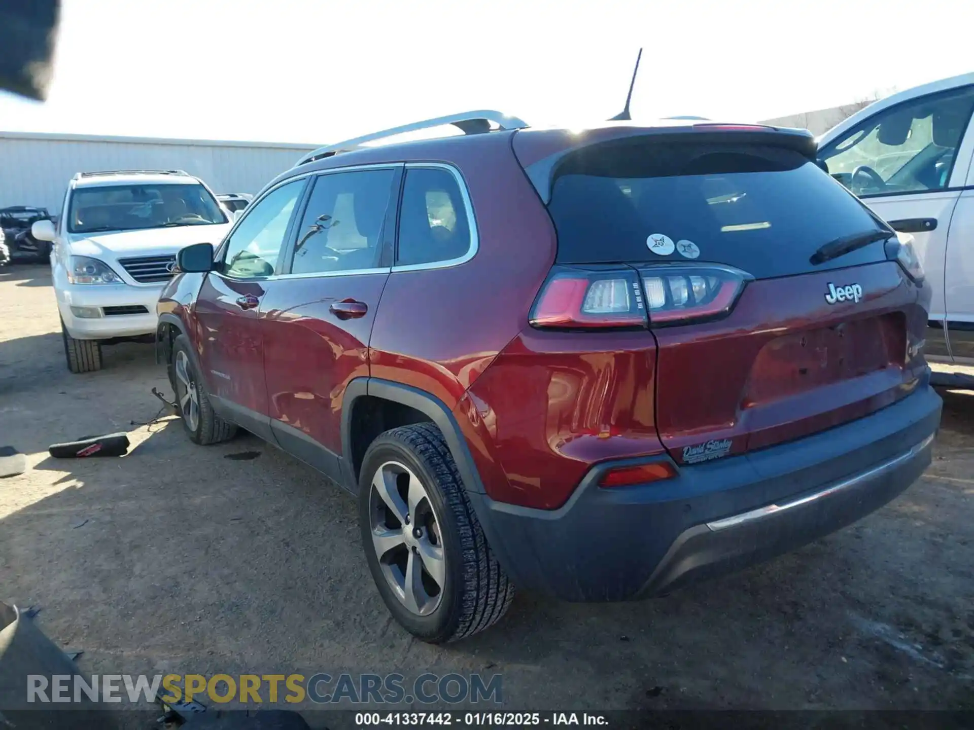 3 Photograph of a damaged car 1C4PJLDB5KD185344 JEEP CHEROKEE 2019