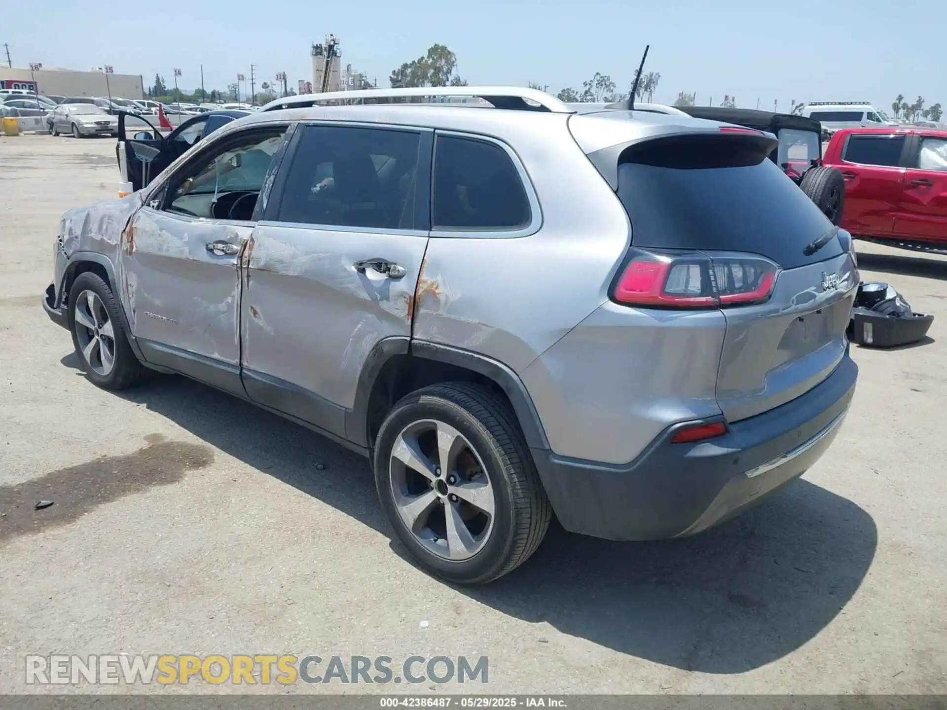 3 Photograph of a damaged car 1C4PJLDB7KD207845 JEEP CHEROKEE 2019