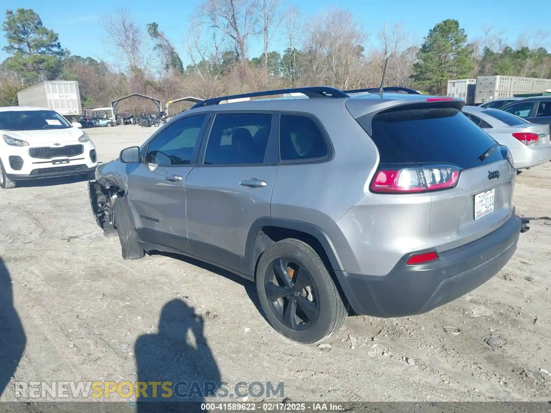 3 Photograph of a damaged car 1C4PJLLB0KD448373 JEEP CHEROKEE 2019