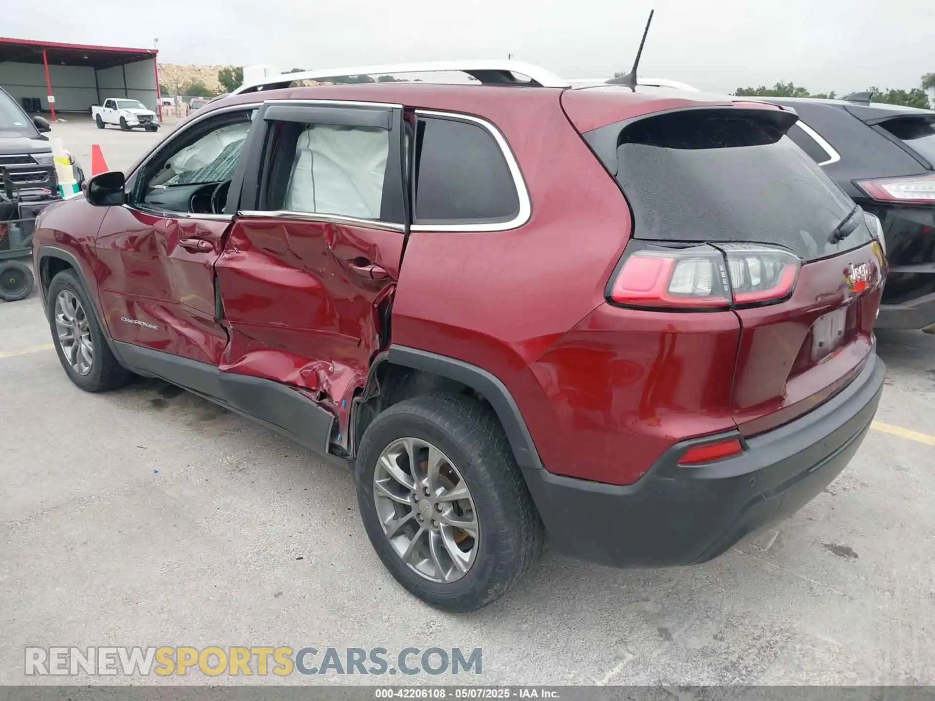 3 Photograph of a damaged car 1C4PJLLB0KD486380 JEEP CHEROKEE 2019