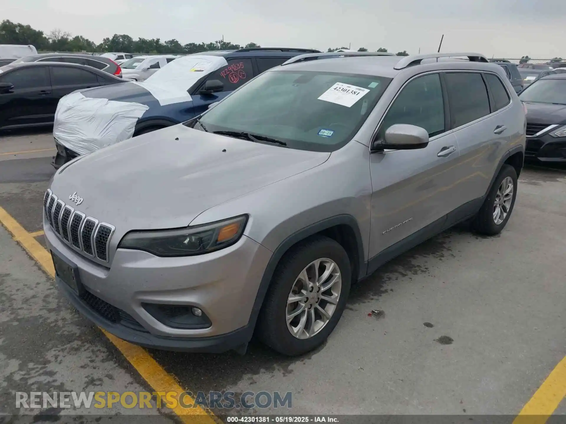 2 Photograph of a damaged car 1C4PJLLB1KD132495 JEEP CHEROKEE 2019
