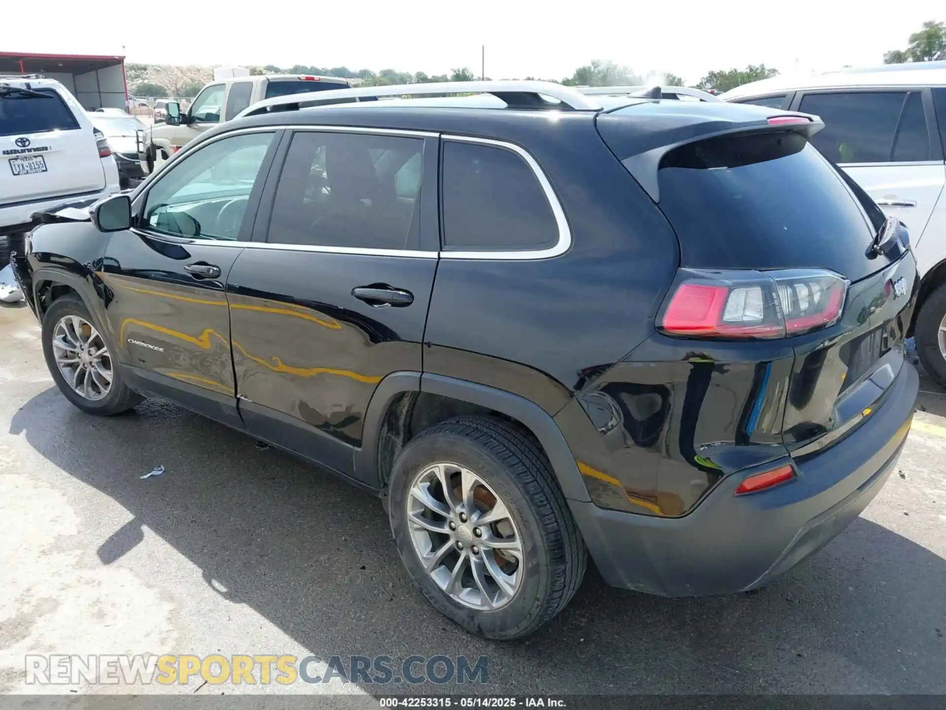 3 Photograph of a damaged car 1C4PJLLB1KD154206 JEEP CHEROKEE 2019