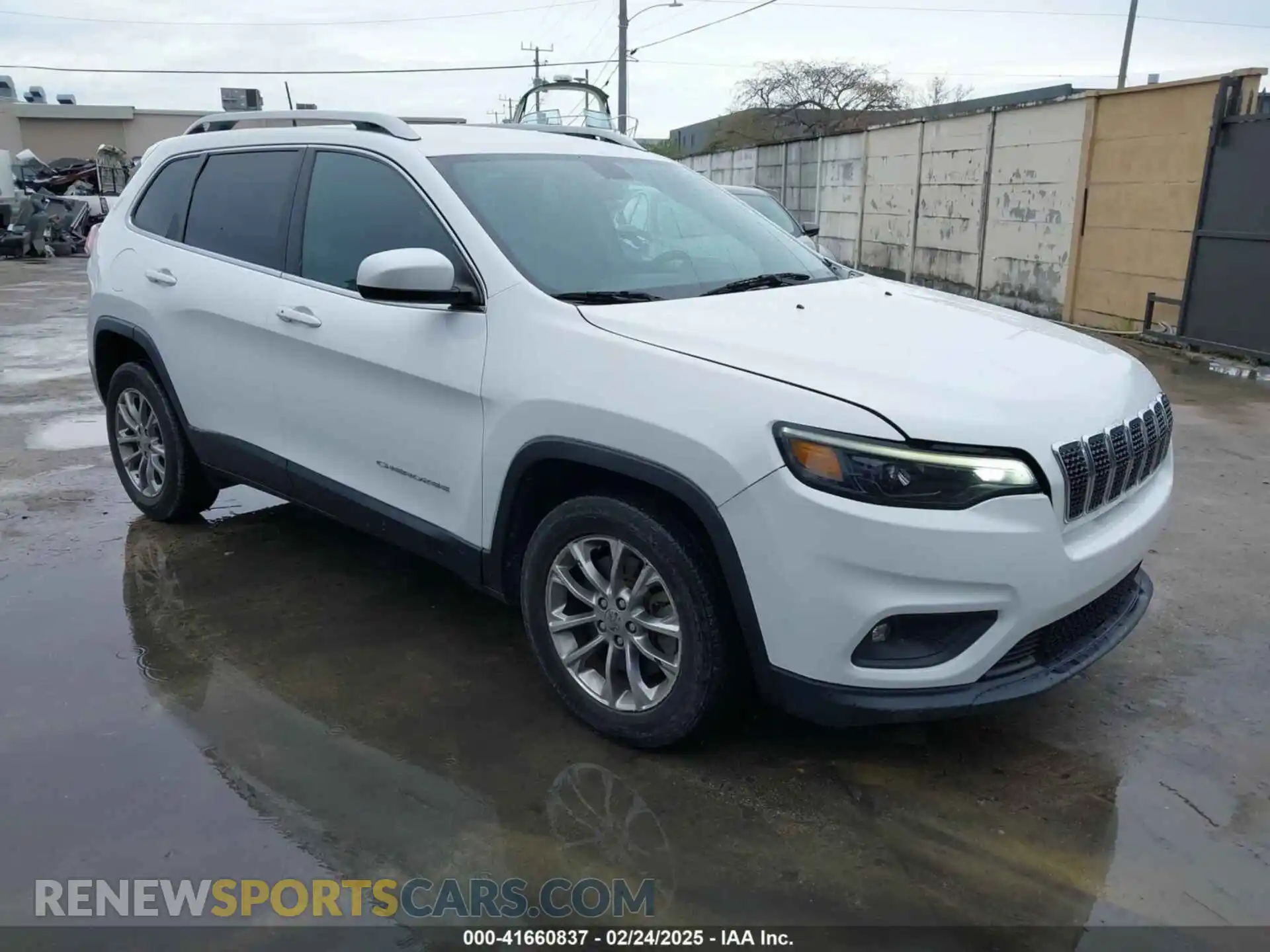 1 Photograph of a damaged car 1C4PJLLB2KD132585 JEEP CHEROKEE 2019