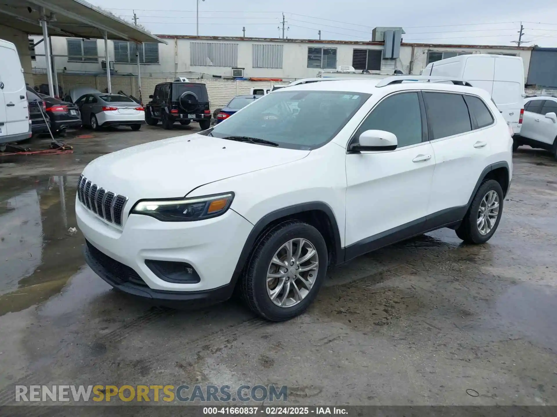 2 Photograph of a damaged car 1C4PJLLB2KD132585 JEEP CHEROKEE 2019
