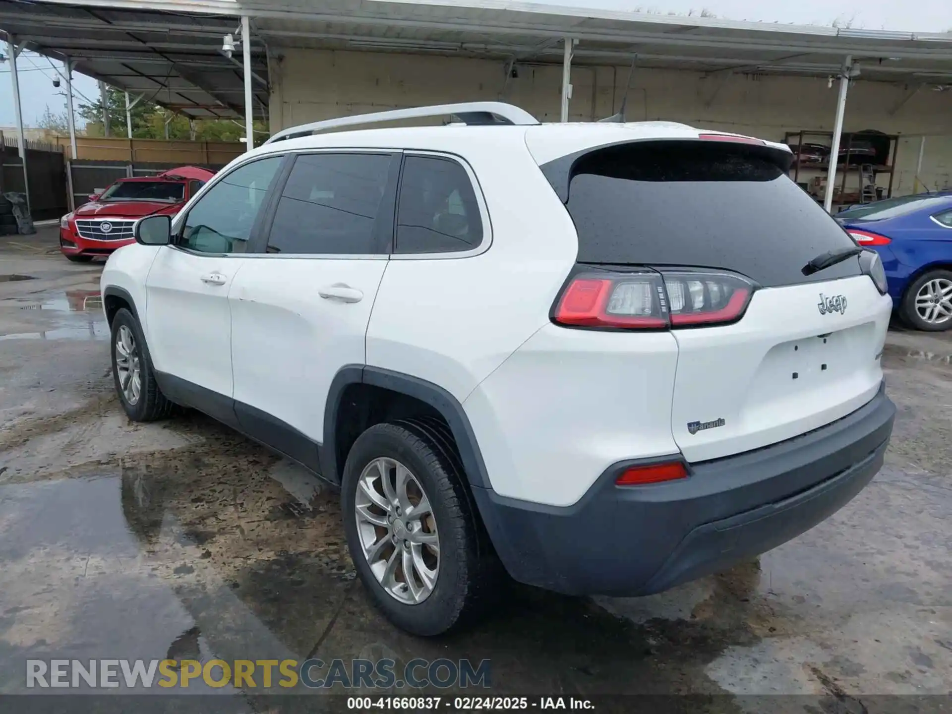 3 Photograph of a damaged car 1C4PJLLB2KD132585 JEEP CHEROKEE 2019