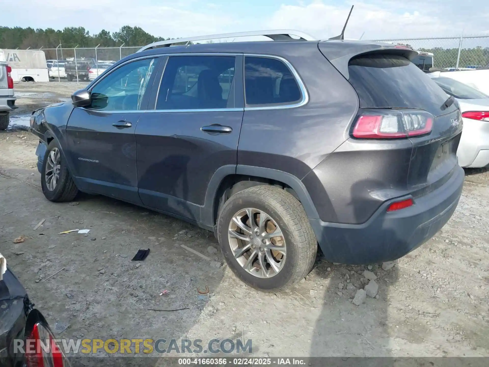 3 Photograph of a damaged car 1C4PJLLB2KD143876 JEEP CHEROKEE 2019