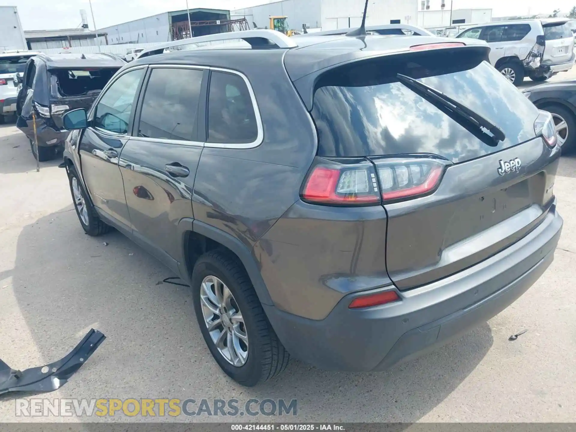 3 Photograph of a damaged car 1C4PJLLB2KD333239 JEEP CHEROKEE 2019