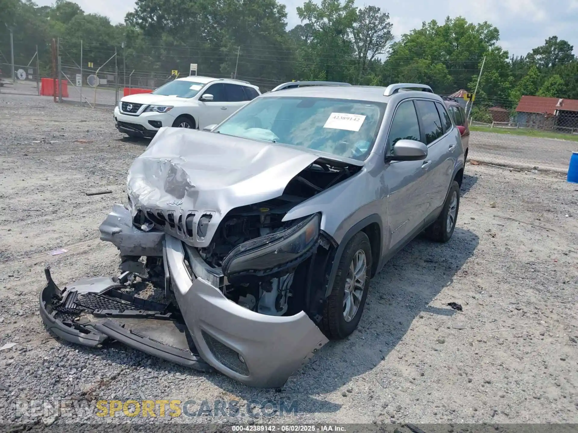 2 Photograph of a damaged car 1C4PJLLB3KD184842 JEEP CHEROKEE 2019