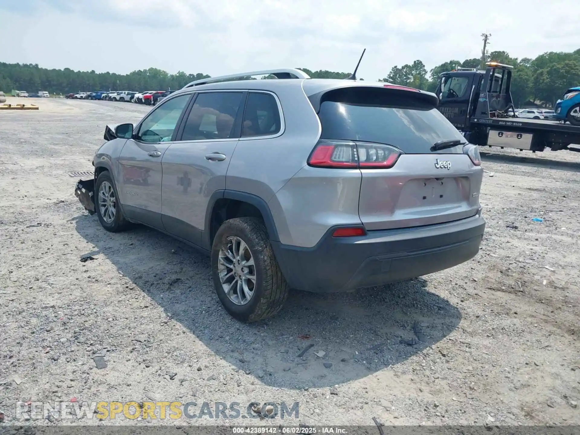 3 Photograph of a damaged car 1C4PJLLB3KD184842 JEEP CHEROKEE 2019