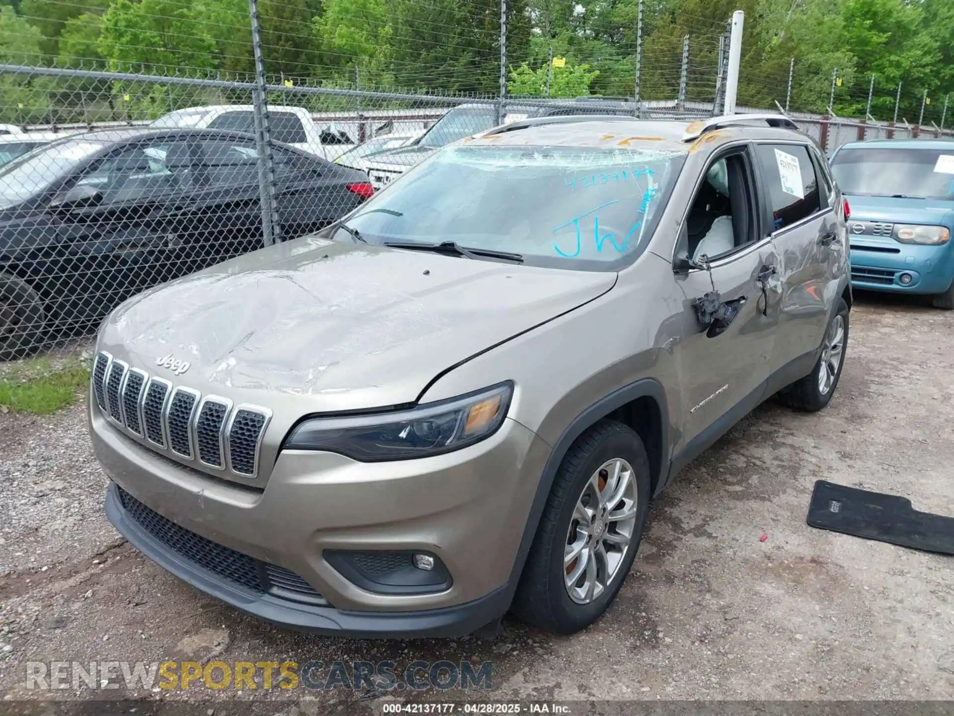 2 Фотография поврежденного автомобиля 1C4PJLLB3KD243047 JEEP CHEROKEE 2019