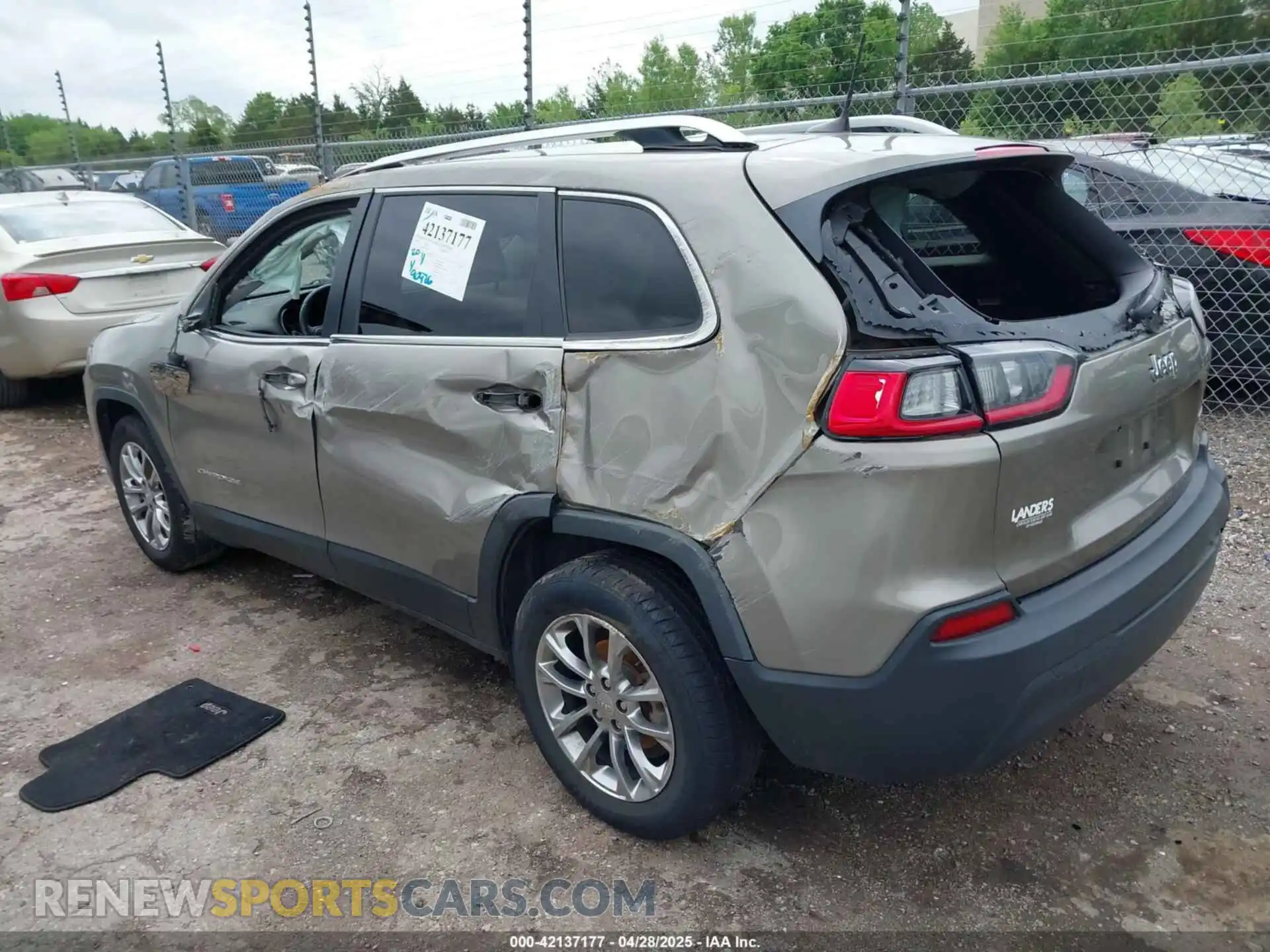 3 Фотография поврежденного автомобиля 1C4PJLLB3KD243047 JEEP CHEROKEE 2019