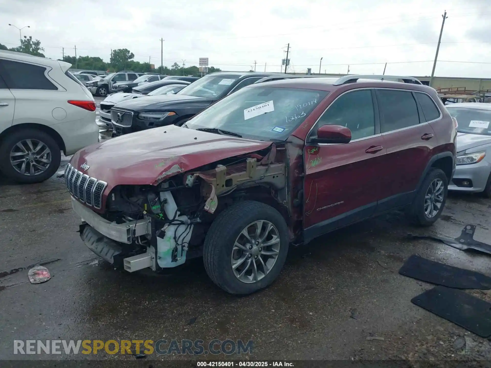 2 Photograph of a damaged car 1C4PJLLB3KD327000 JEEP CHEROKEE 2019