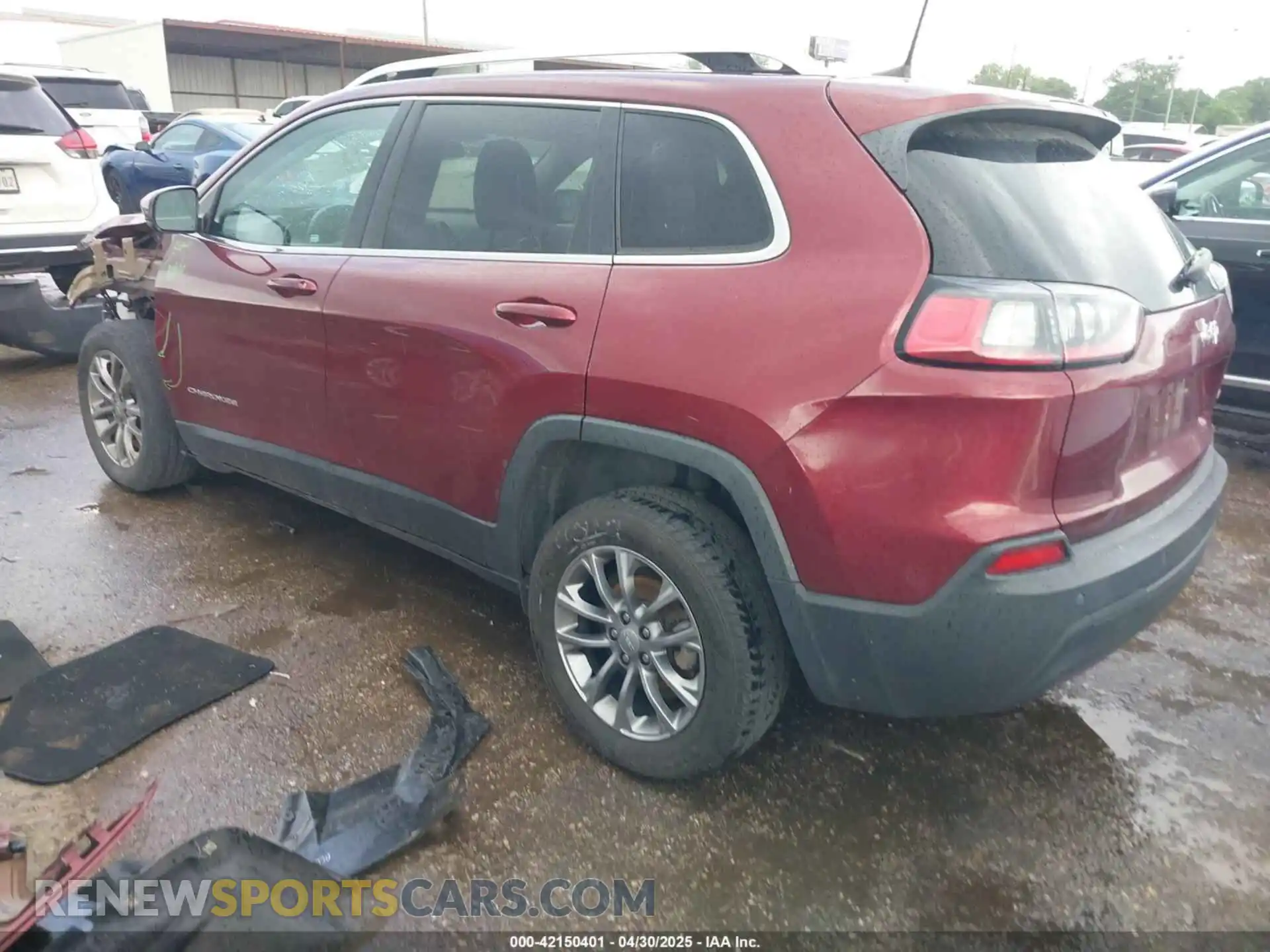 3 Photograph of a damaged car 1C4PJLLB3KD327000 JEEP CHEROKEE 2019