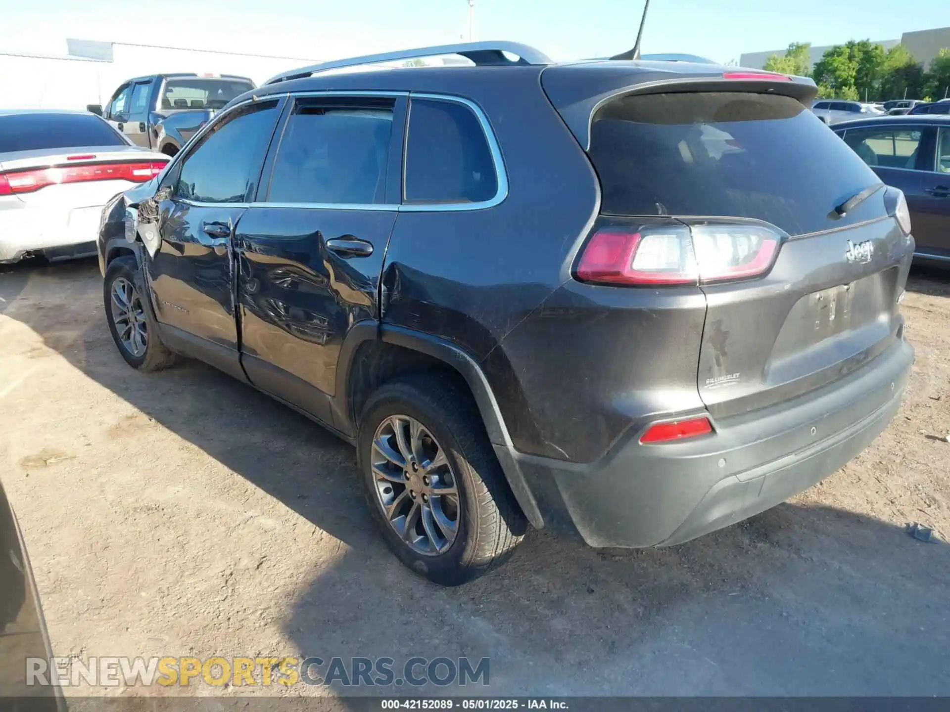 3 Photograph of a damaged car 1C4PJLLB6KD482852 JEEP CHEROKEE 2019