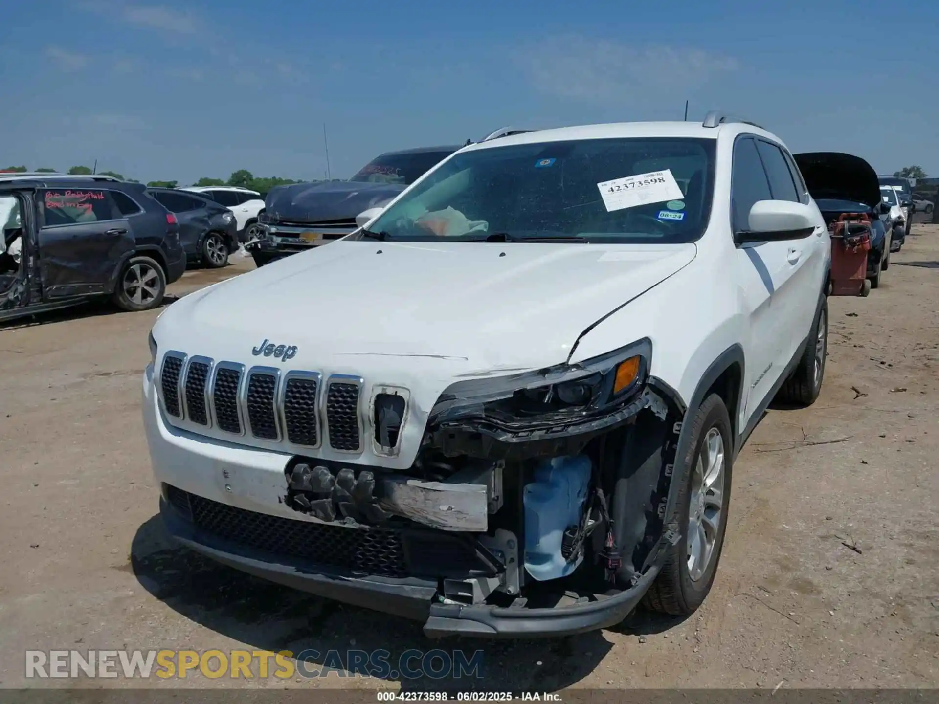 2 Фотография поврежденного автомобиля 1C4PJLLB9KD232828 JEEP CHEROKEE 2019