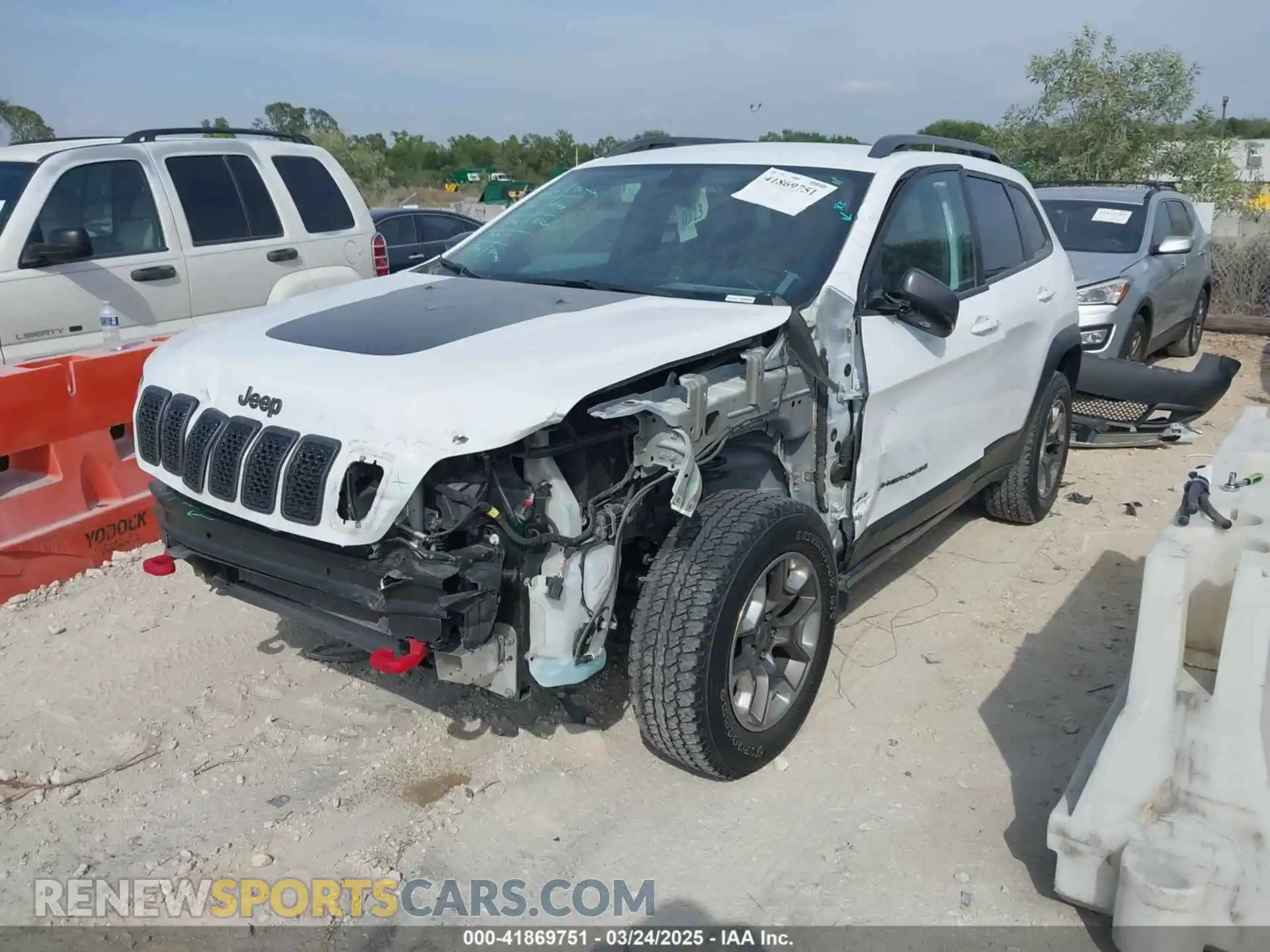 2 fotografías del automóvil dañado 1C4PJMBN3KD487461 JEEP CHEROKEE 2019