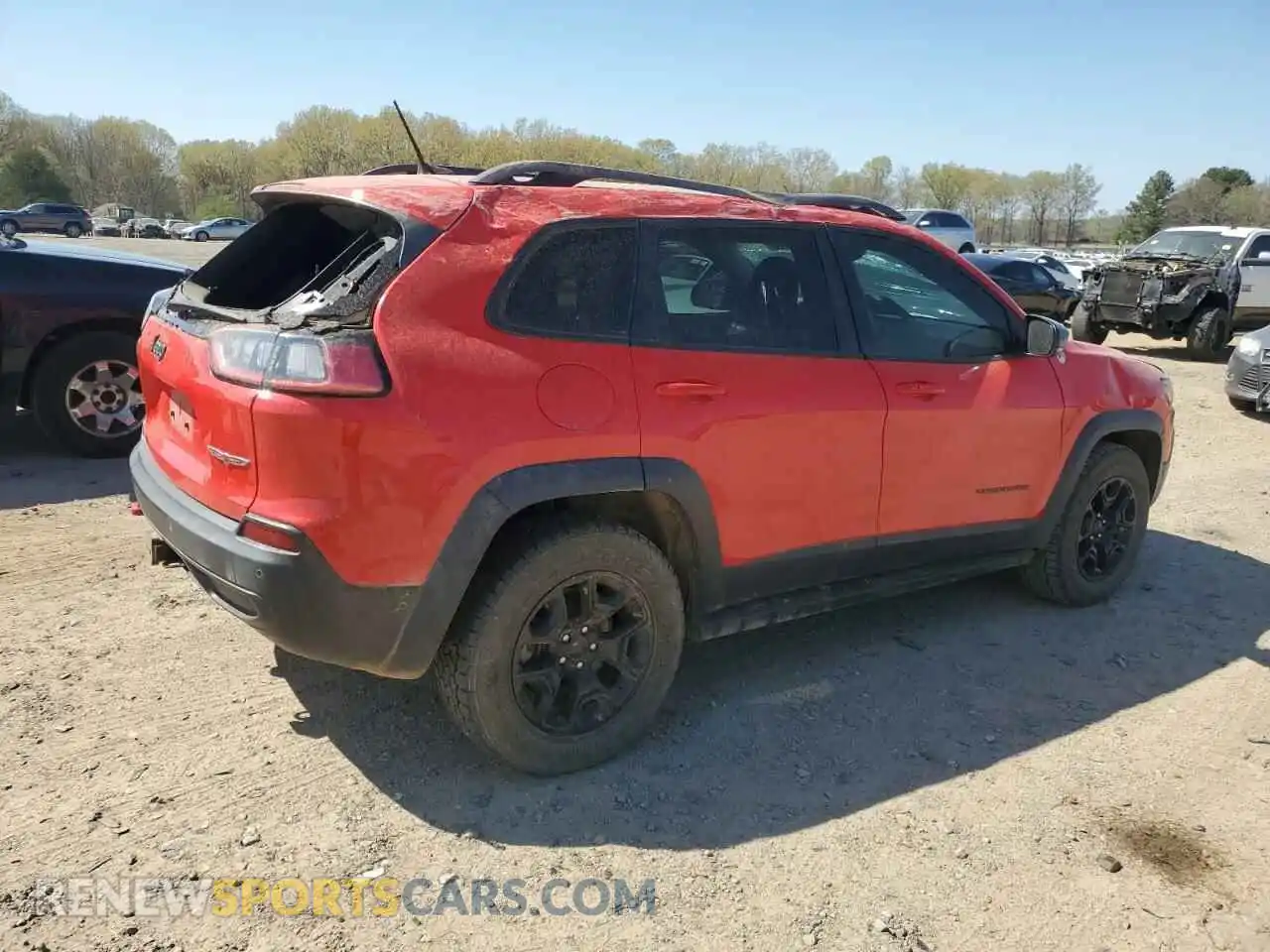 3 Photograph of a damaged car 1C4PJMBN8KD146847 JEEP CHEROKEE 2019