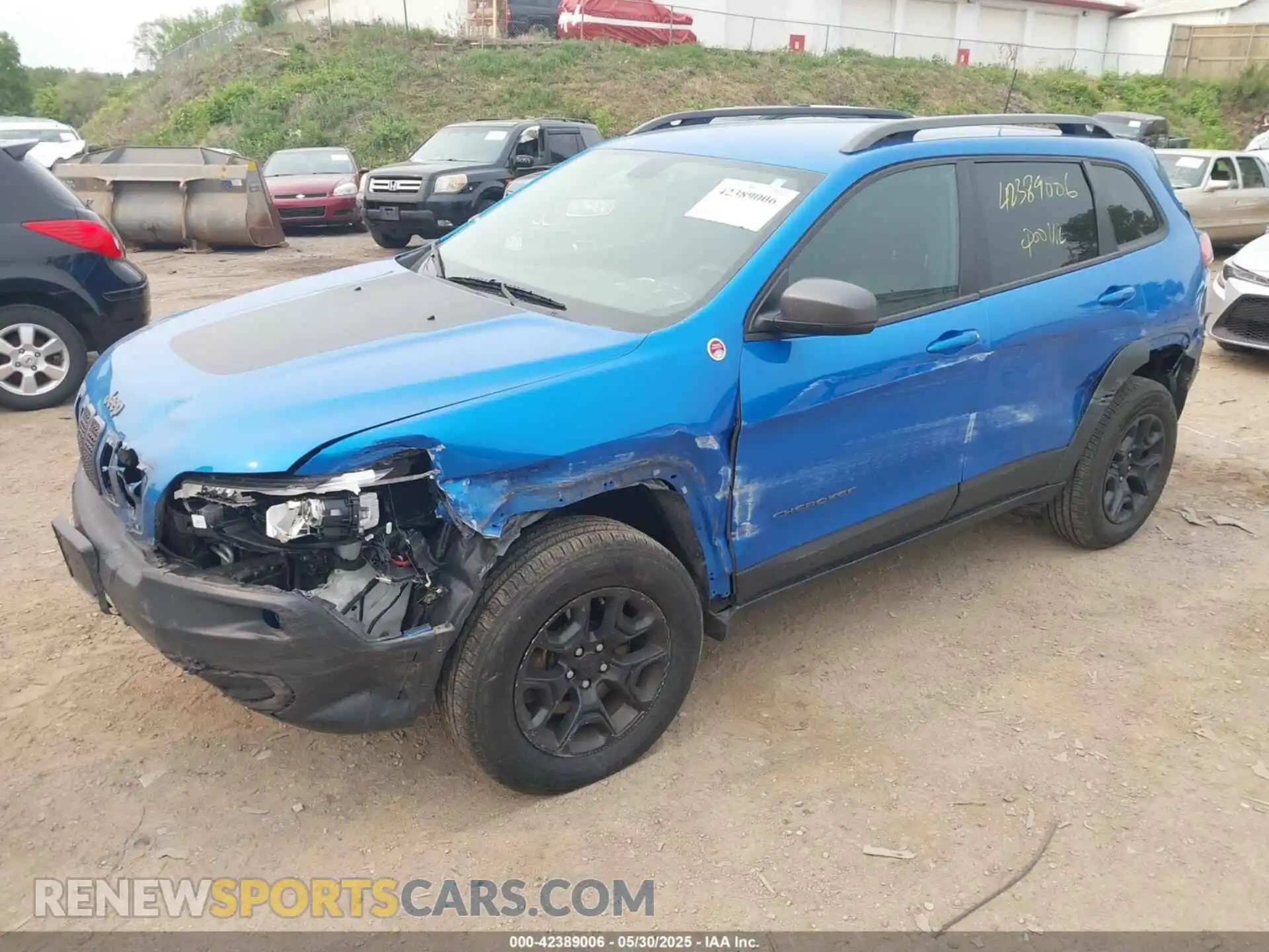 2 Photograph of a damaged car 1C4PJMBN9KD258508 JEEP CHEROKEE 2019