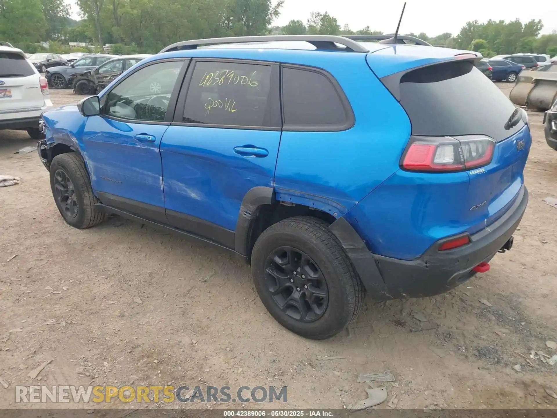 3 Photograph of a damaged car 1C4PJMBN9KD258508 JEEP CHEROKEE 2019