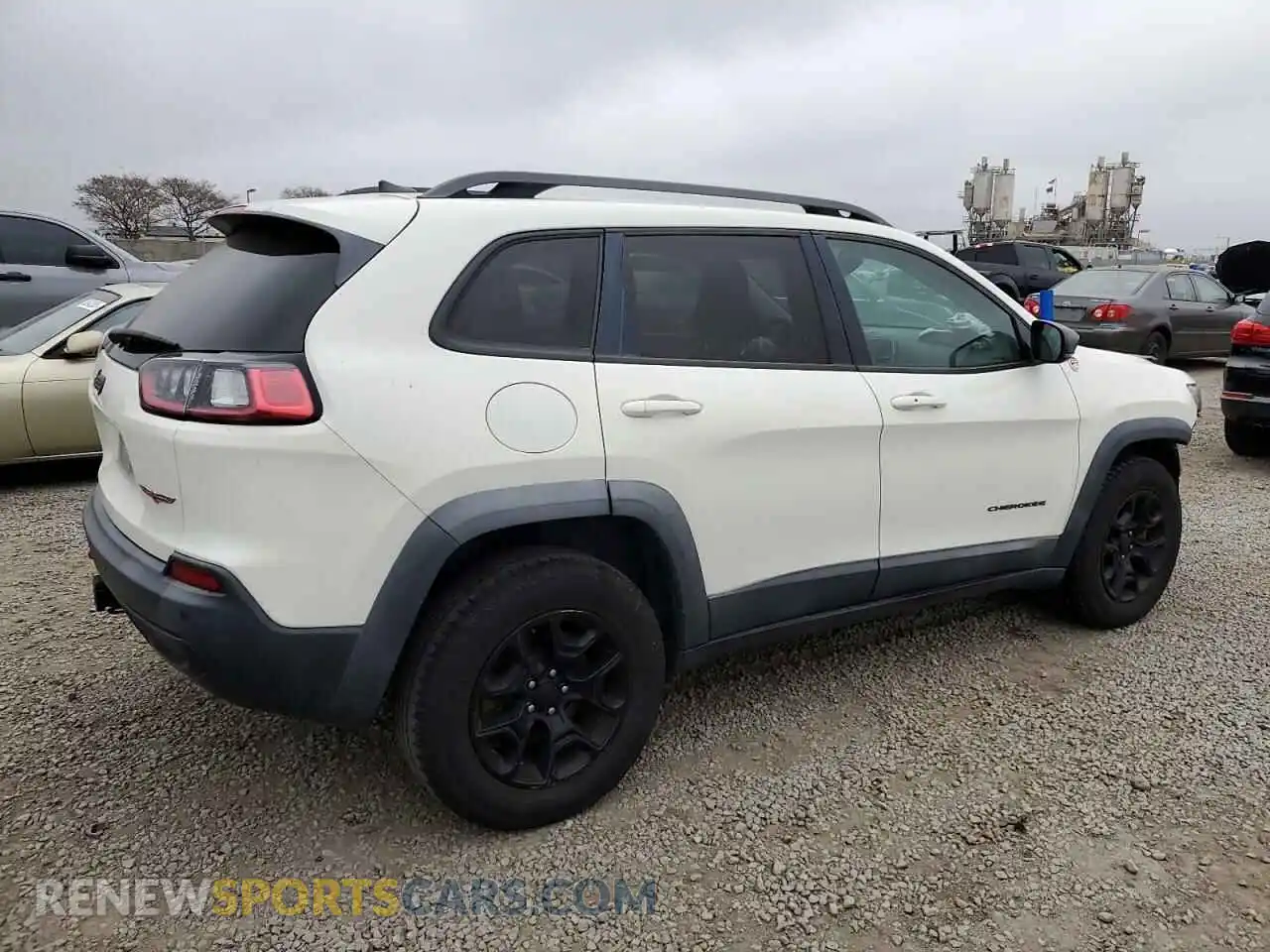 3 Photograph of a damaged car 1C4PJMBX0KD127324 JEEP CHEROKEE 2019