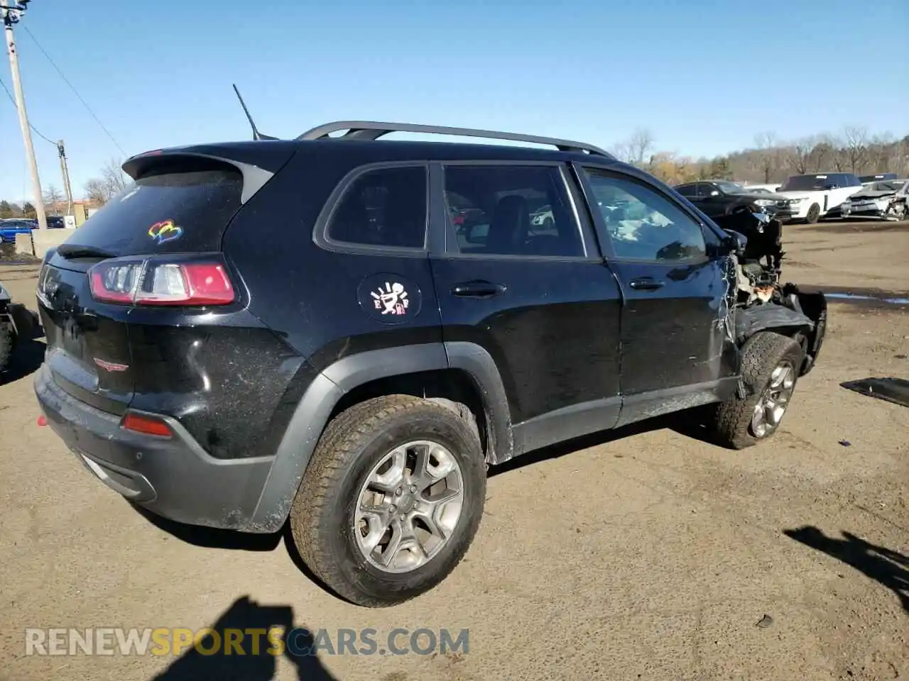 3 Photograph of a damaged car 1C4PJMBX1KD298504 JEEP CHEROKEE 2019