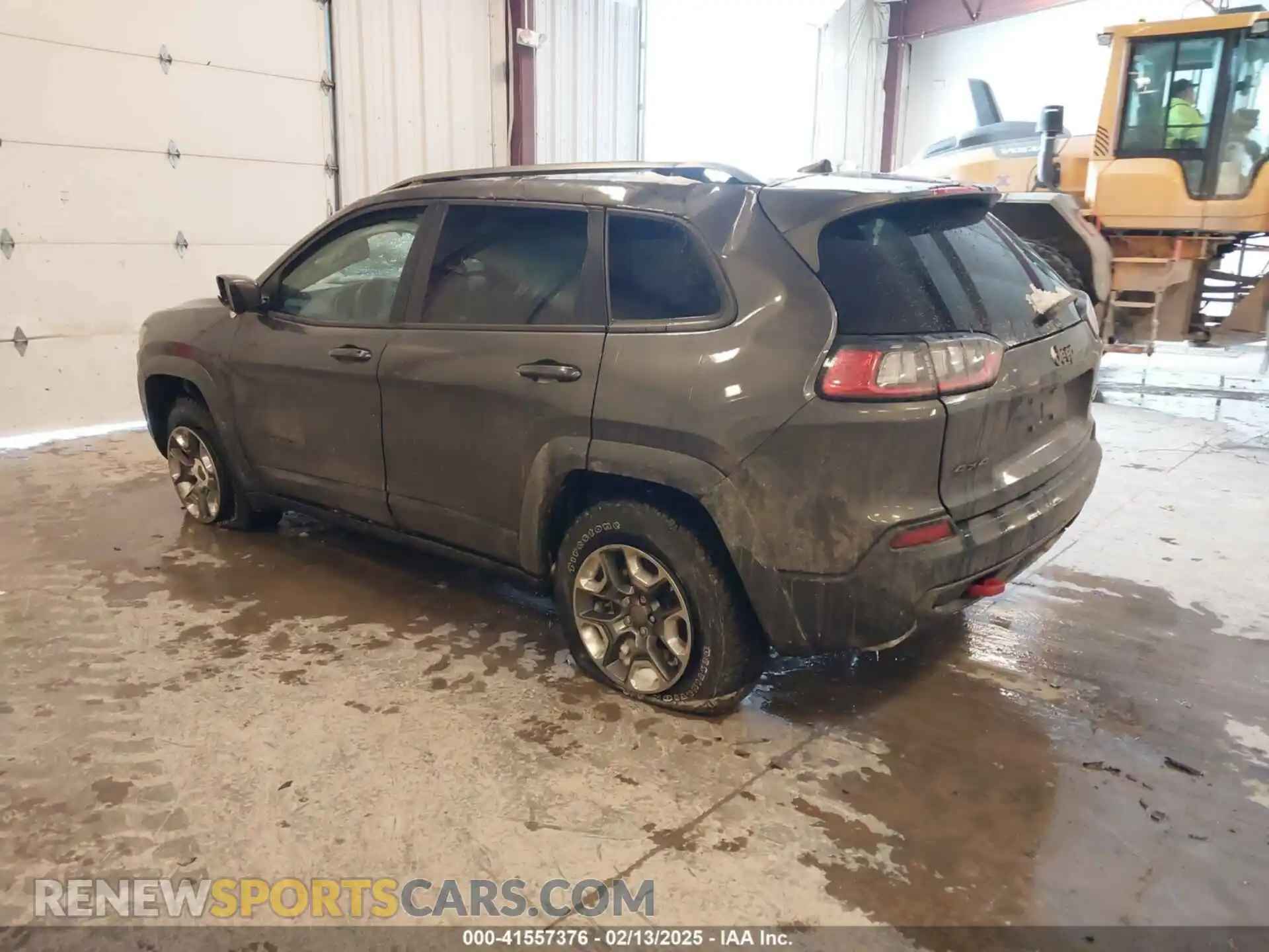 3 Photograph of a damaged car 1C4PJMBX3KD185962 JEEP CHEROKEE 2019