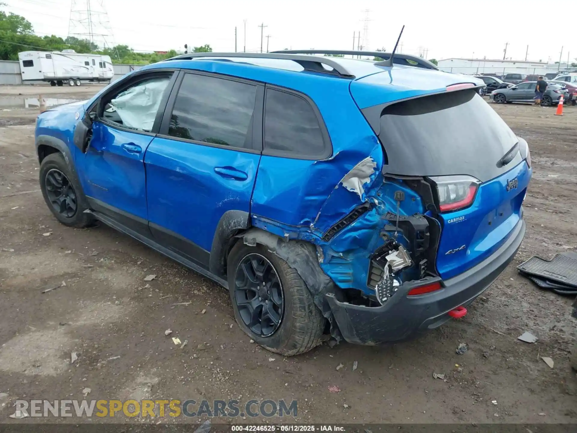 3 Photograph of a damaged car 1C4PJMBX3KD295295 JEEP CHEROKEE 2019