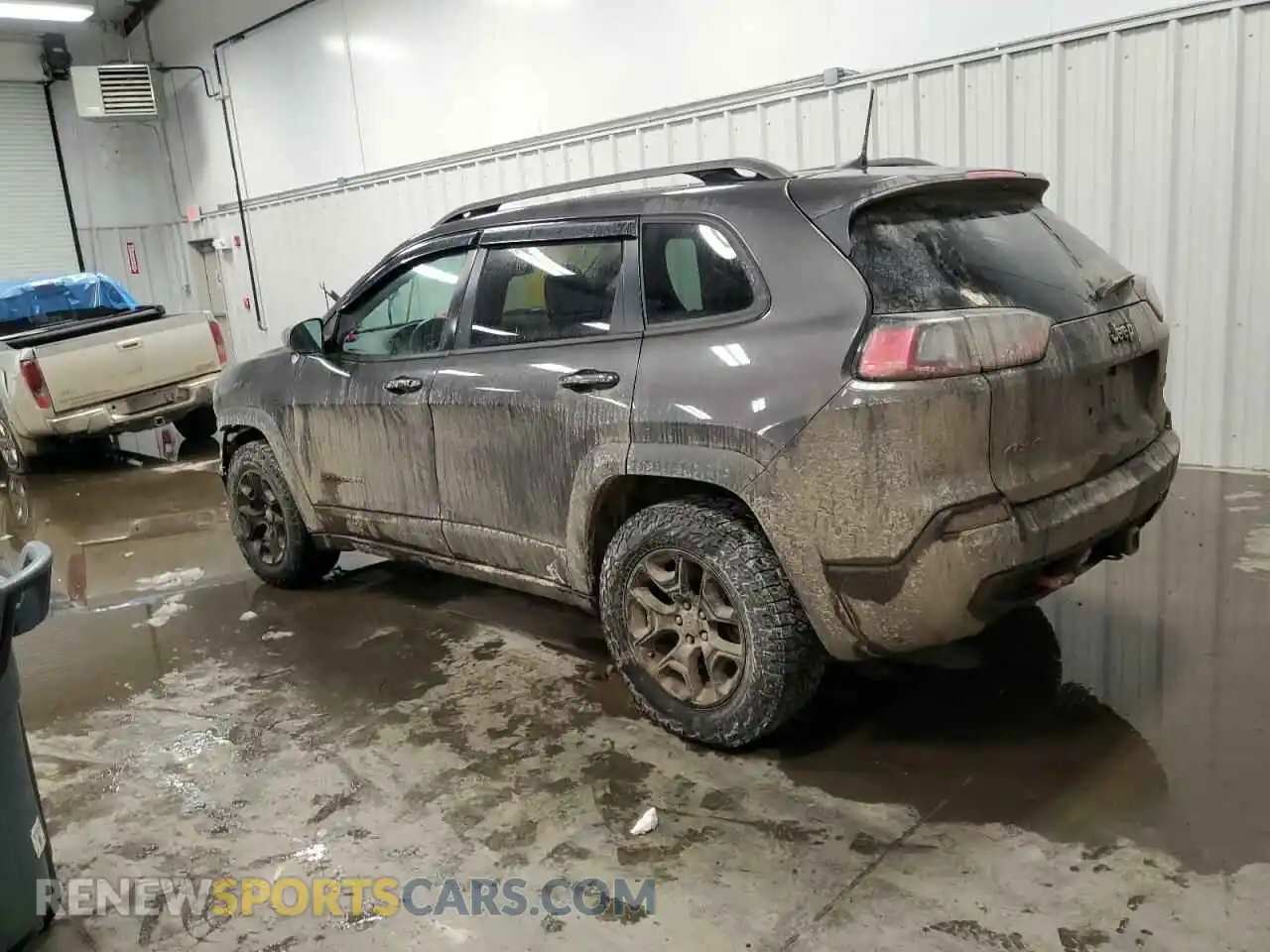2 Photograph of a damaged car 1C4PJMBX4KD138598 JEEP CHEROKEE 2019